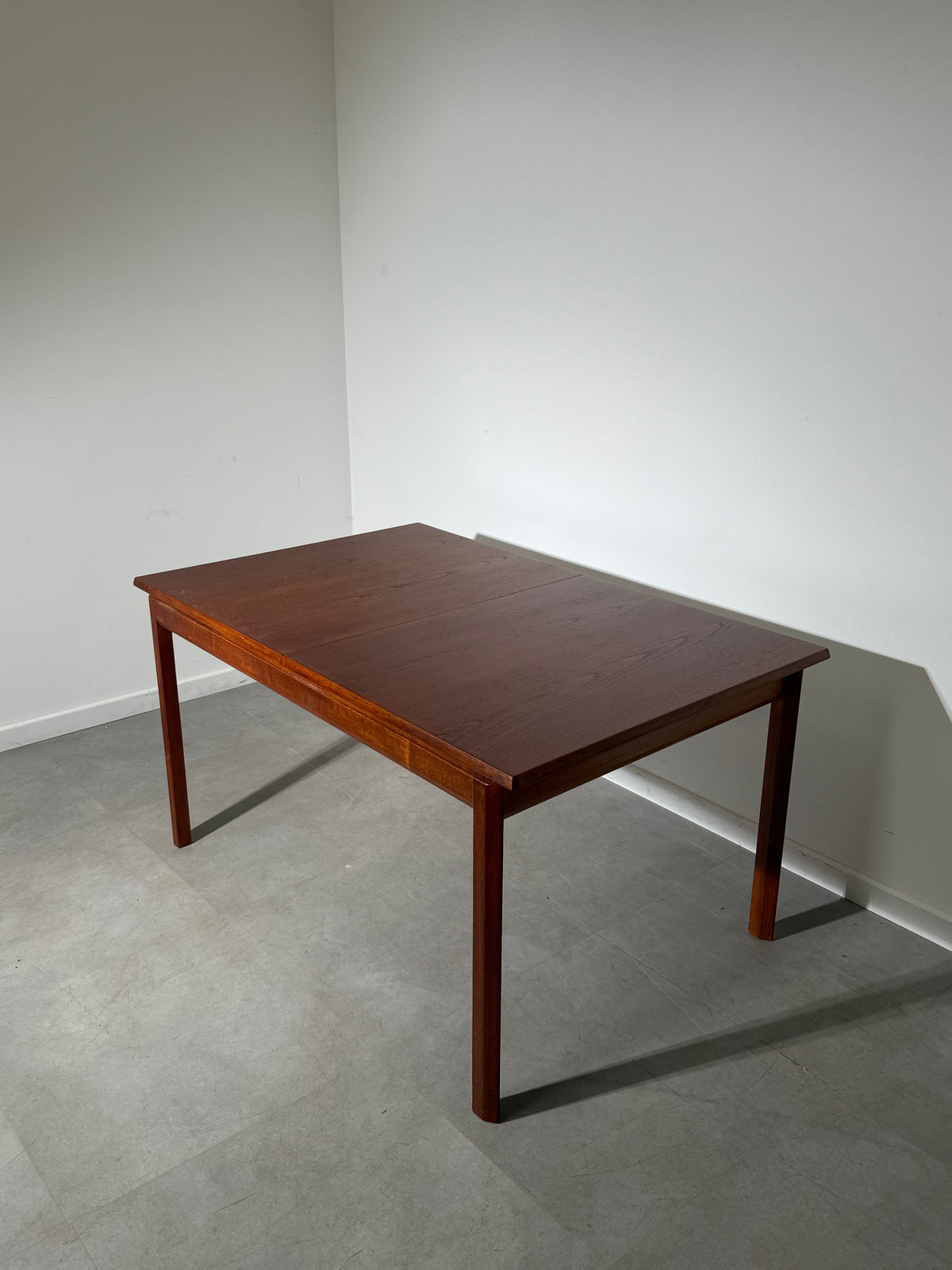 White & Newton Extendable Teak Dining Table – British Mid-Century Modern, 1960s