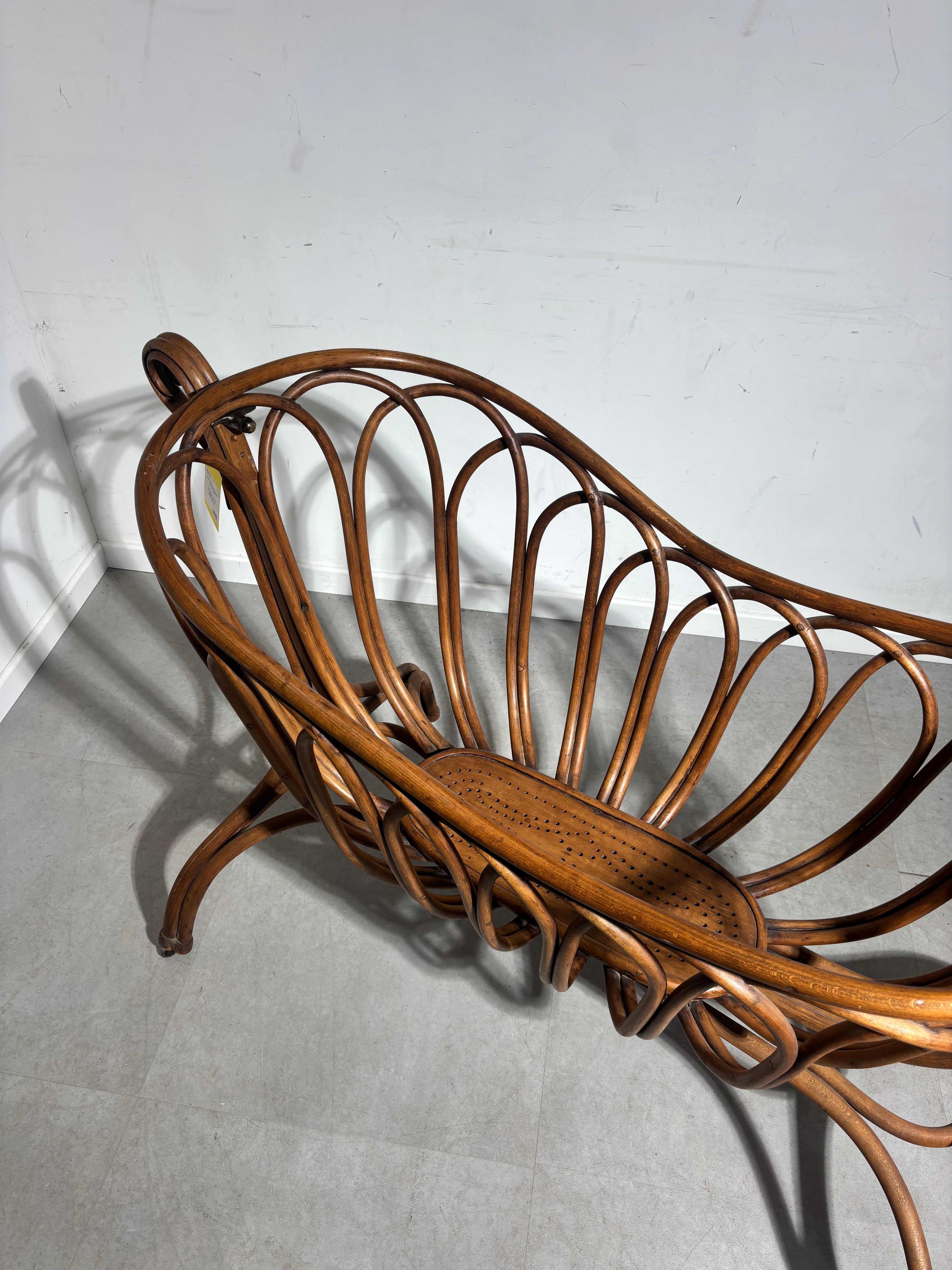 Berceau/lit de jour en bois courbé de style Thonet – XXe siècle