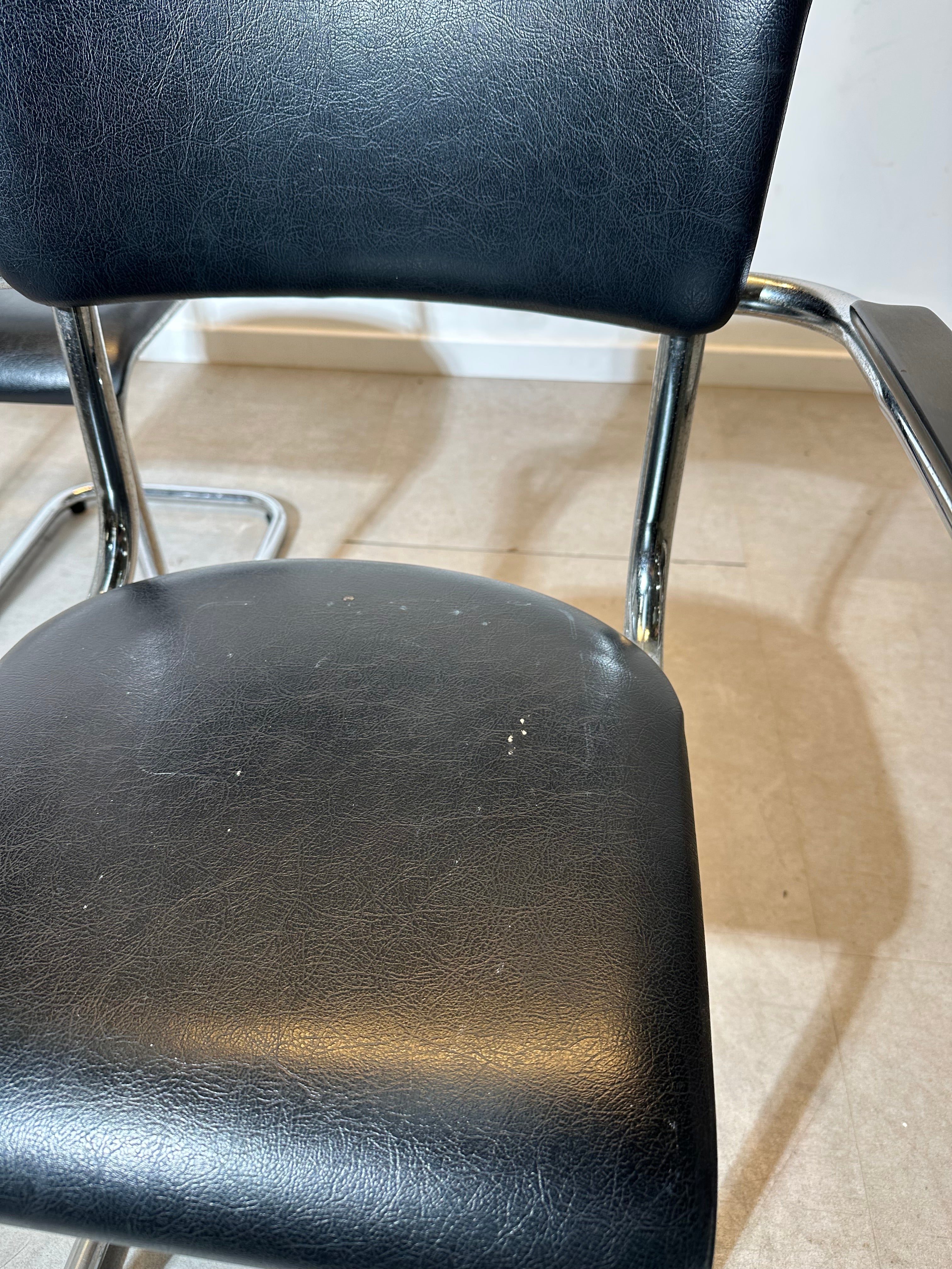 Chaises cantilever Tubax noires