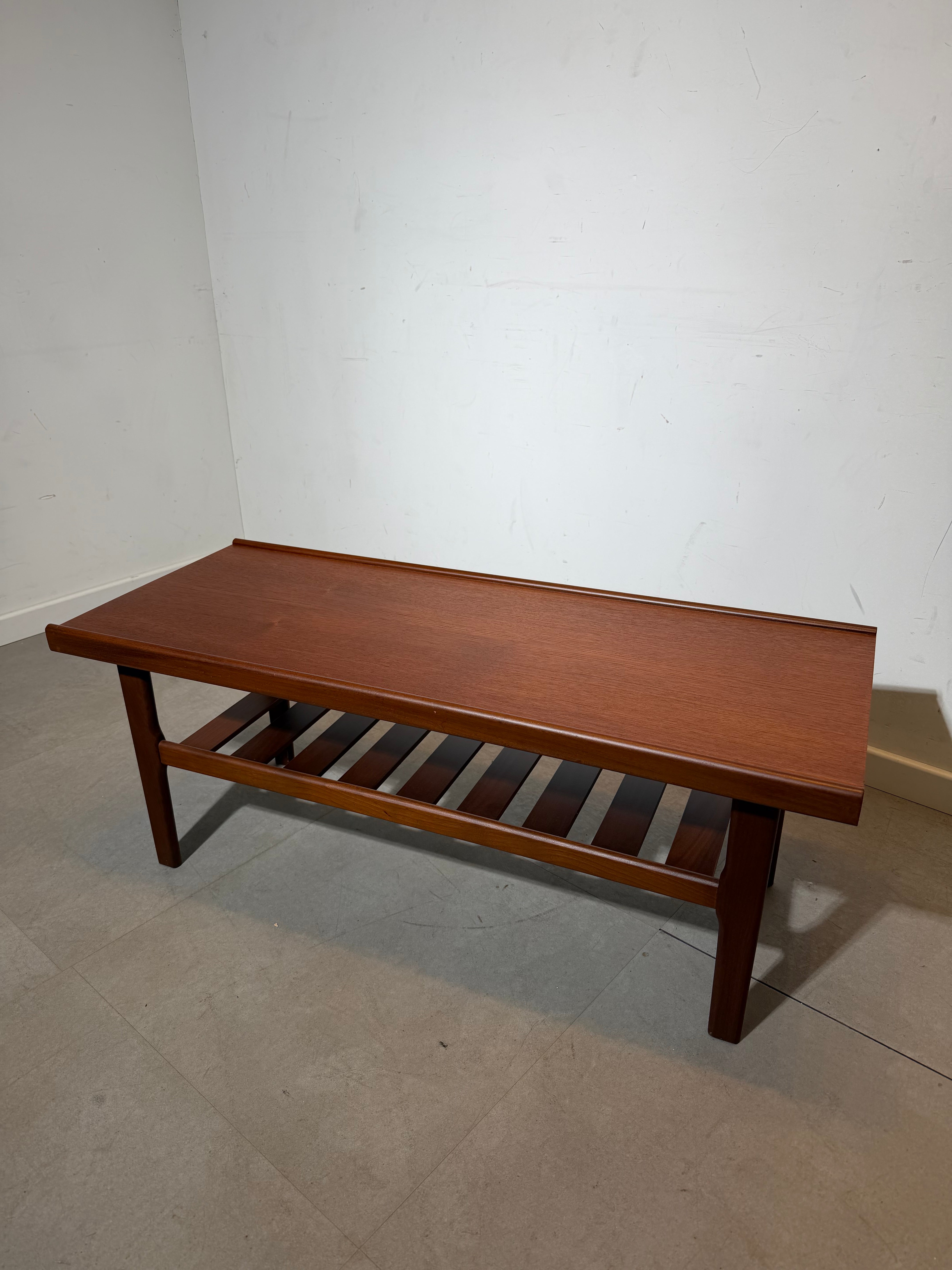 Danish Teak Coffee Table – Mid-Century Modern (1960s)