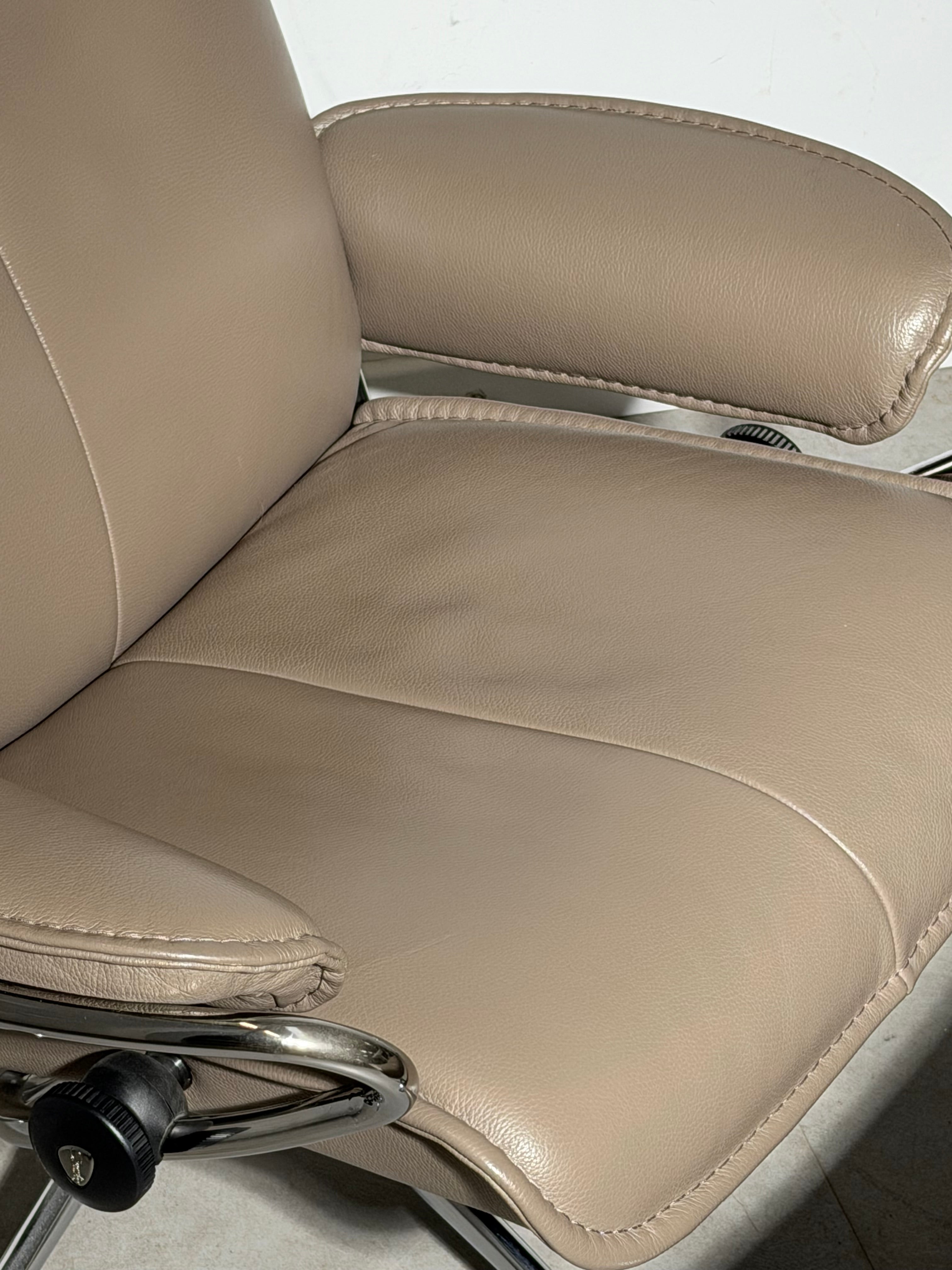 Fauteuil inclinable Stressless City à dossier haut avec repose-pieds