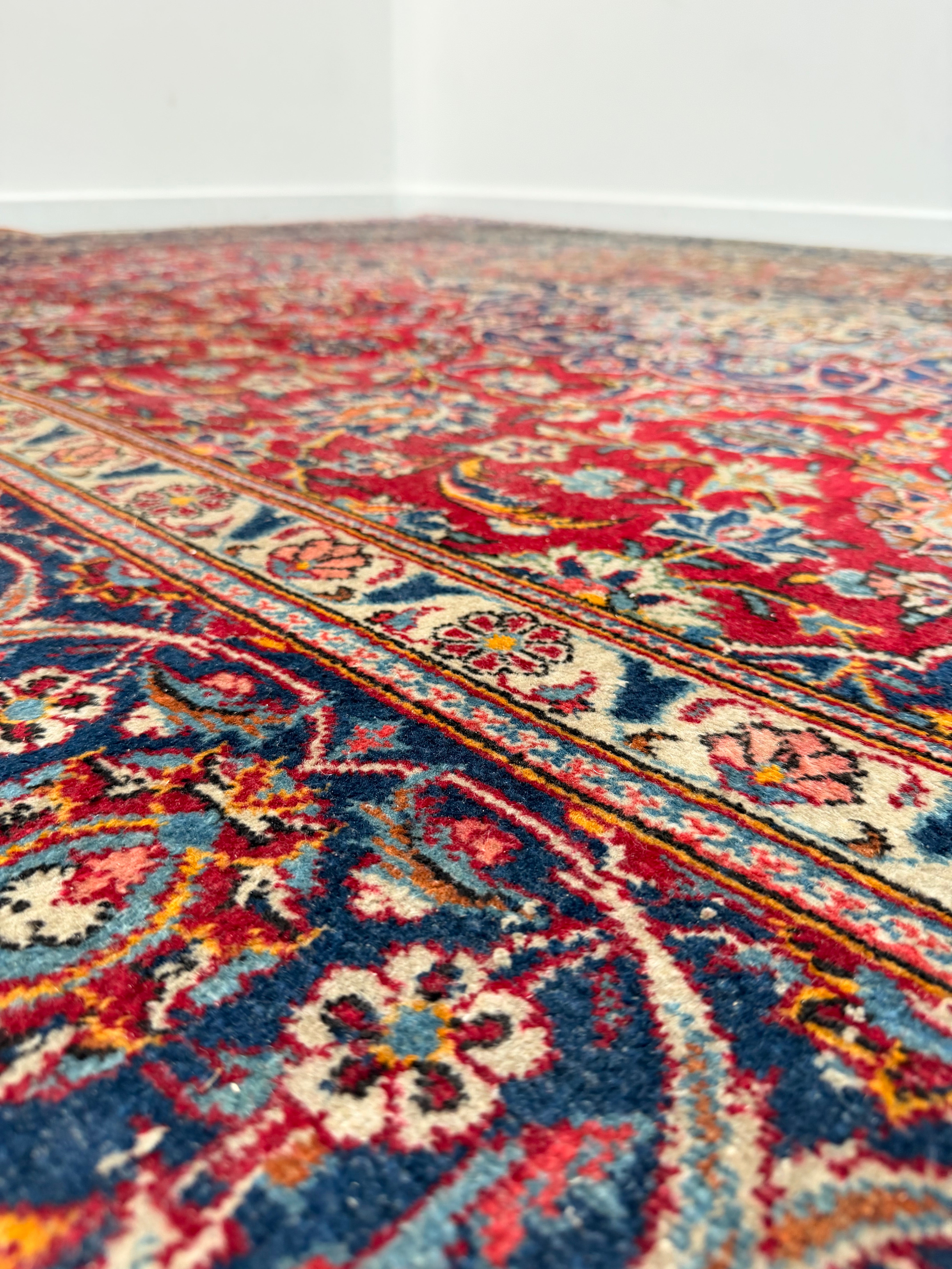 Hand-Knotted Persian Kashan Rug