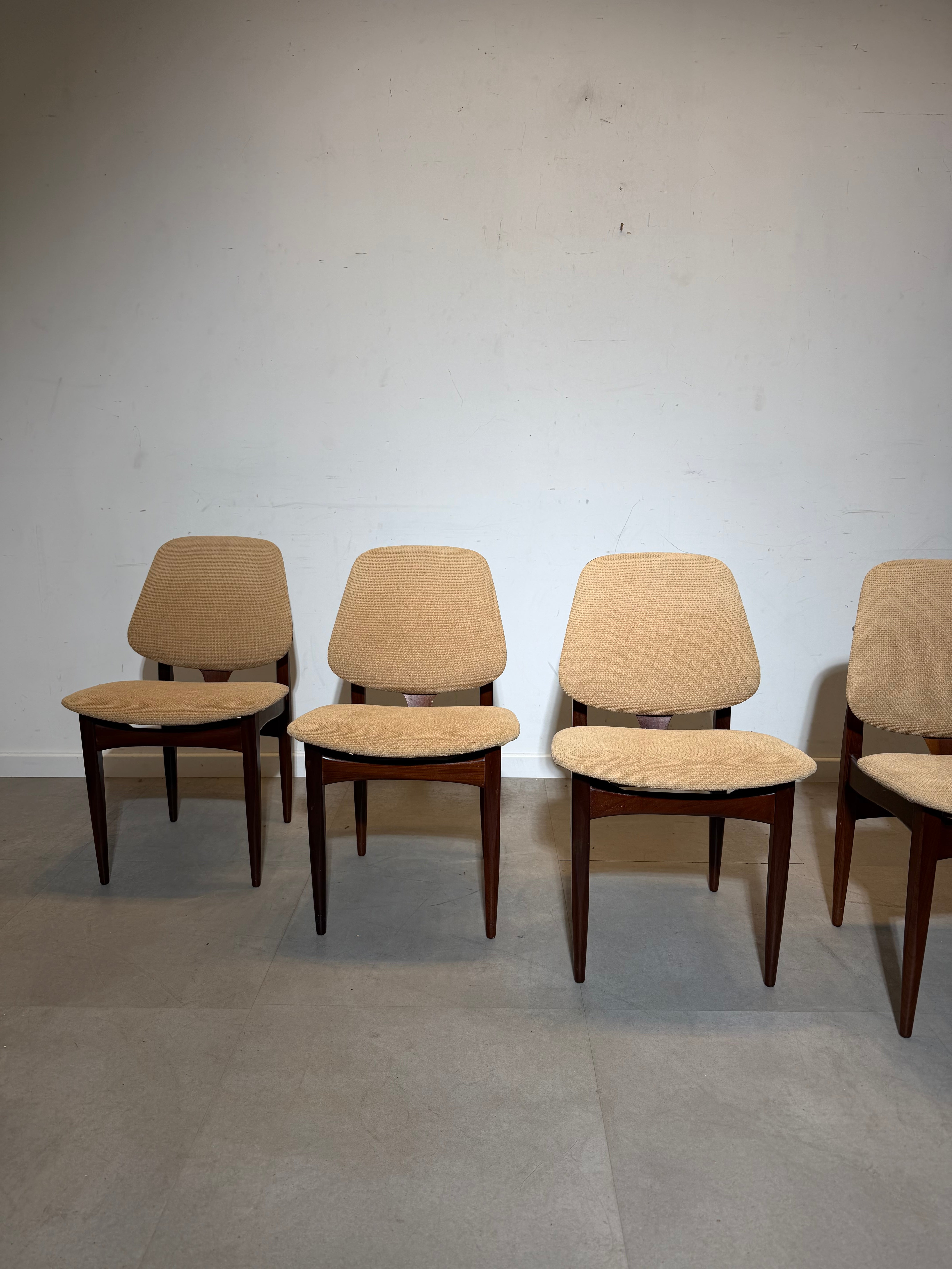 Elliotts de Newbury – Ensemble de 4 chaises de salle à manger en teck (années 1960)