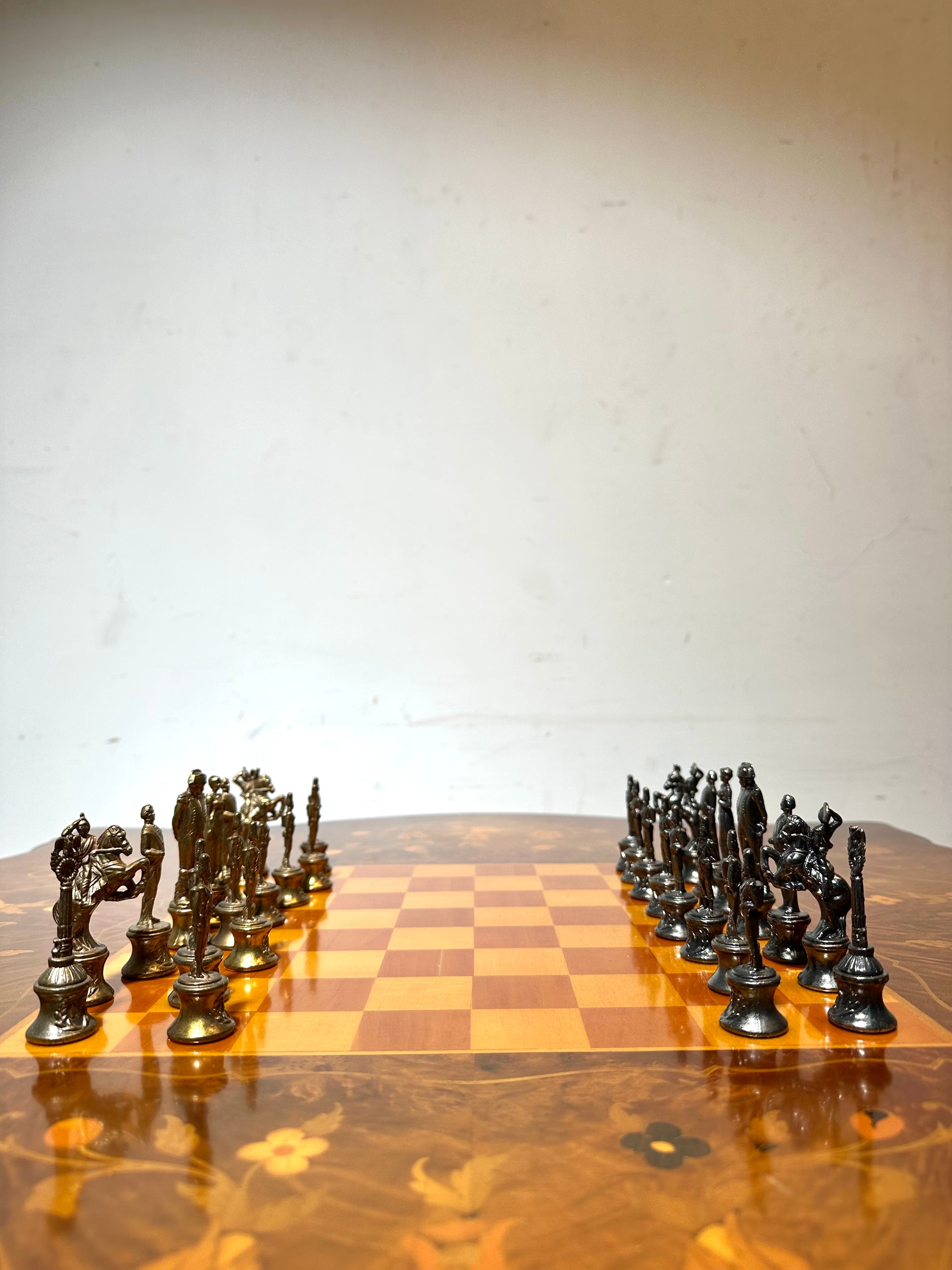 Antieke koperen schaaktafel met marqueterie