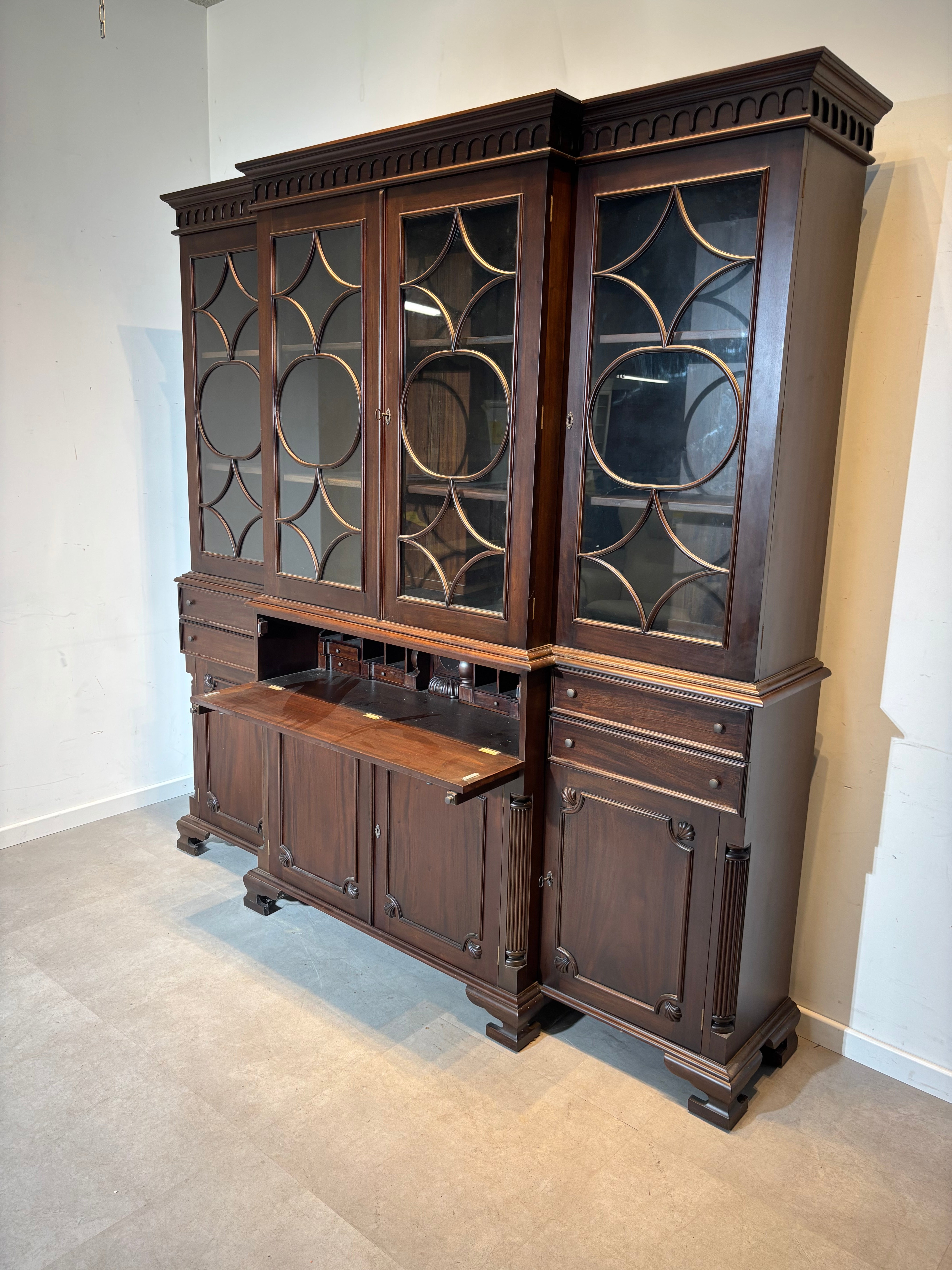 Vitrine ancienne en acajou avec fonction secrétaire