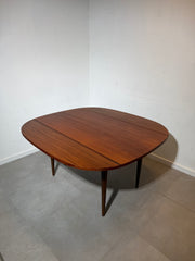 Elliotts of Newbury Extendable Teak Dining Table – Mid-Century Modern (1960s)