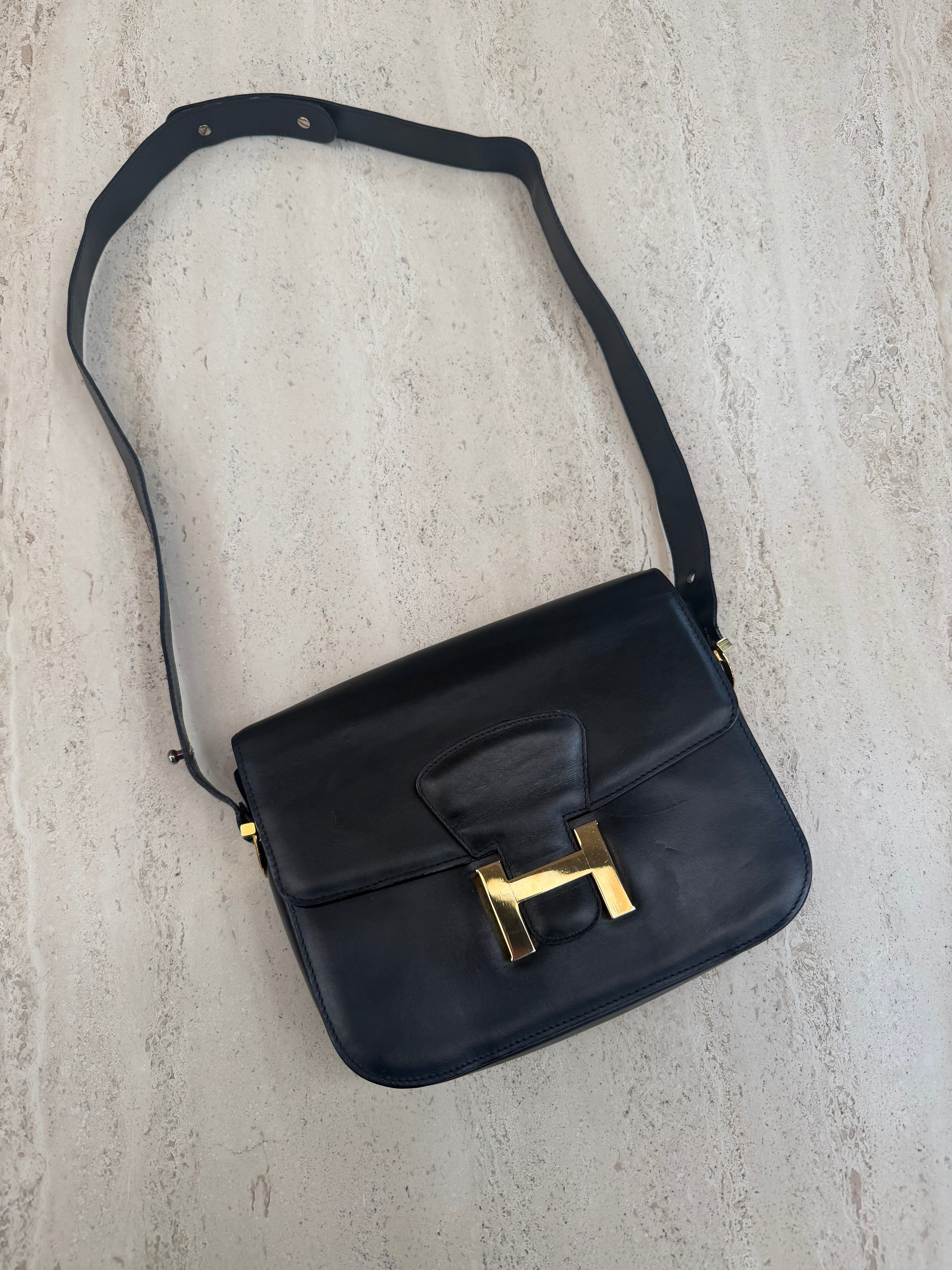 Vintage Leather Crossbody Bag Black with “H” Buckle – 25 x 20 cm