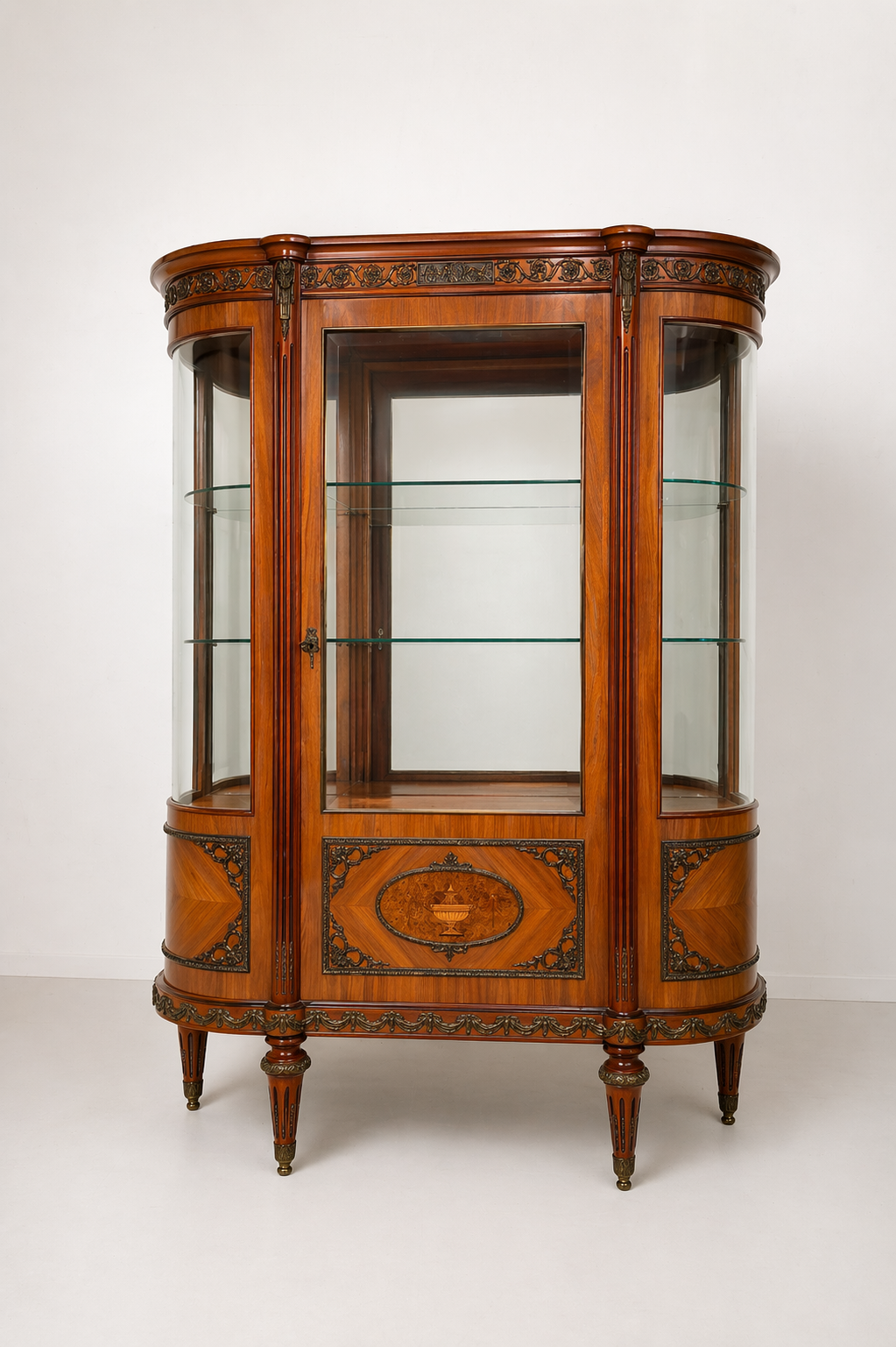 Meuble bar / Vitrine style Louis XVI par JP Ehalt – Vitrine en verre – 177 cm