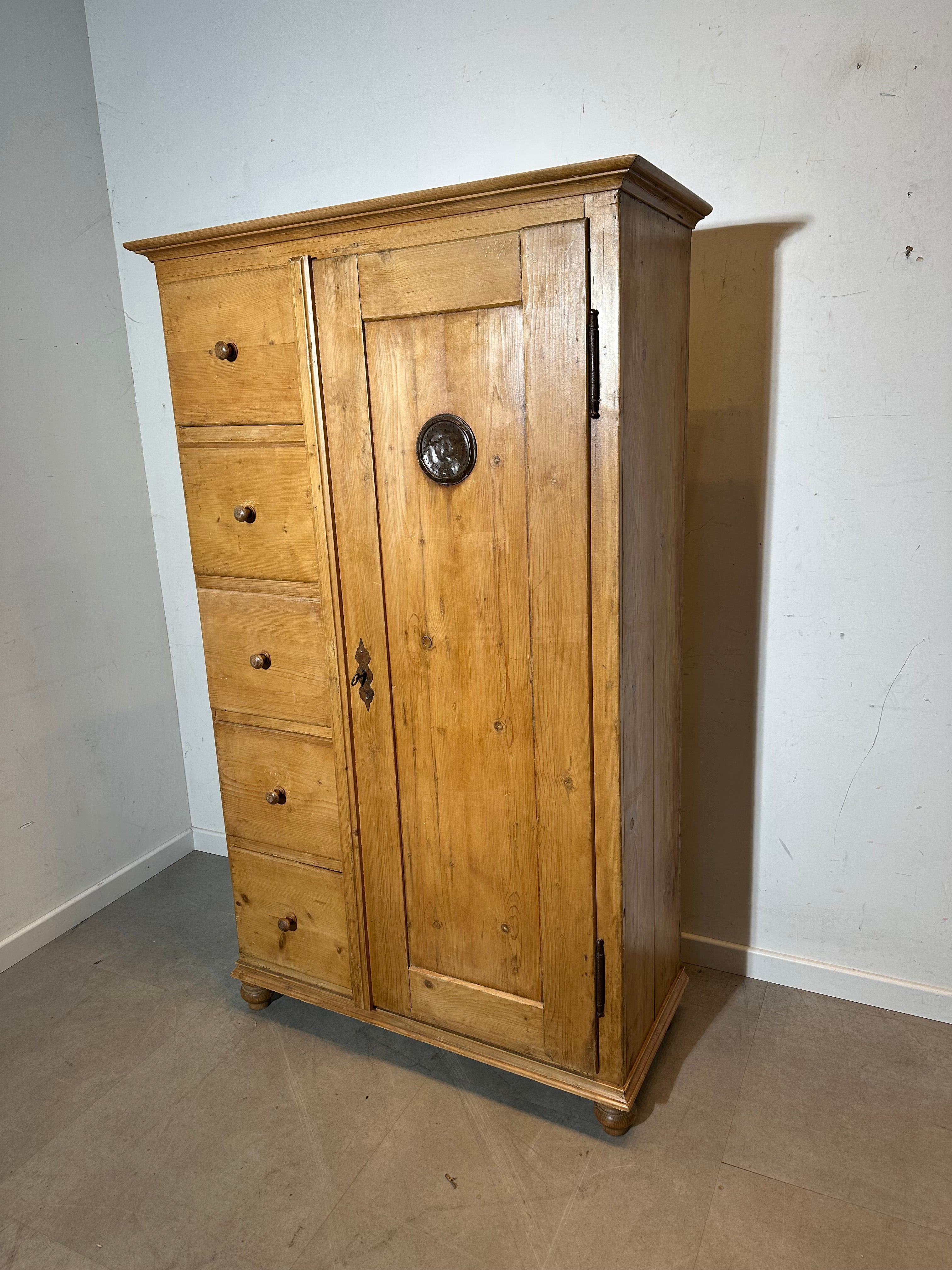 Armoire ancienne en pin