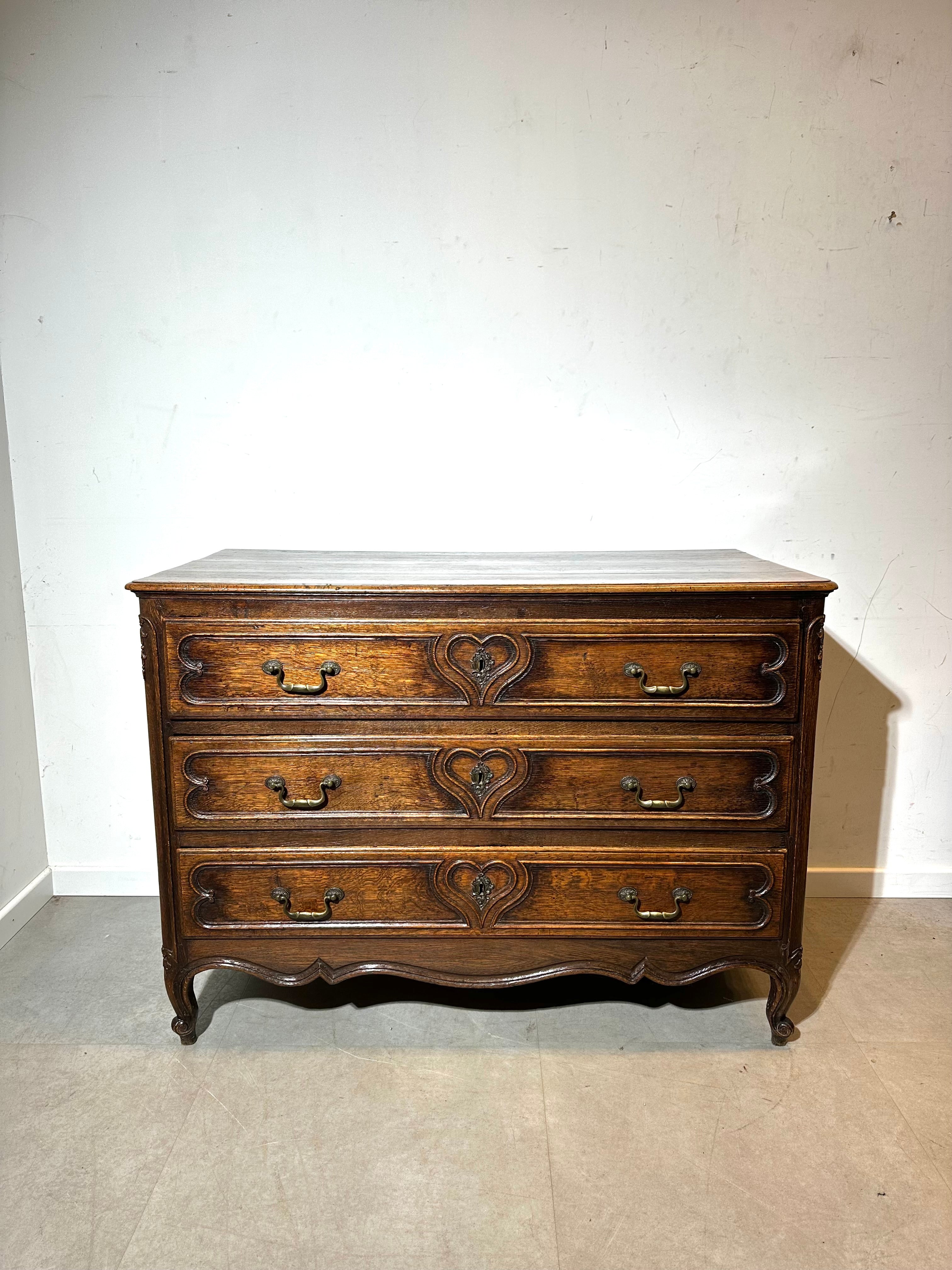 Commode ancienne en chêne français