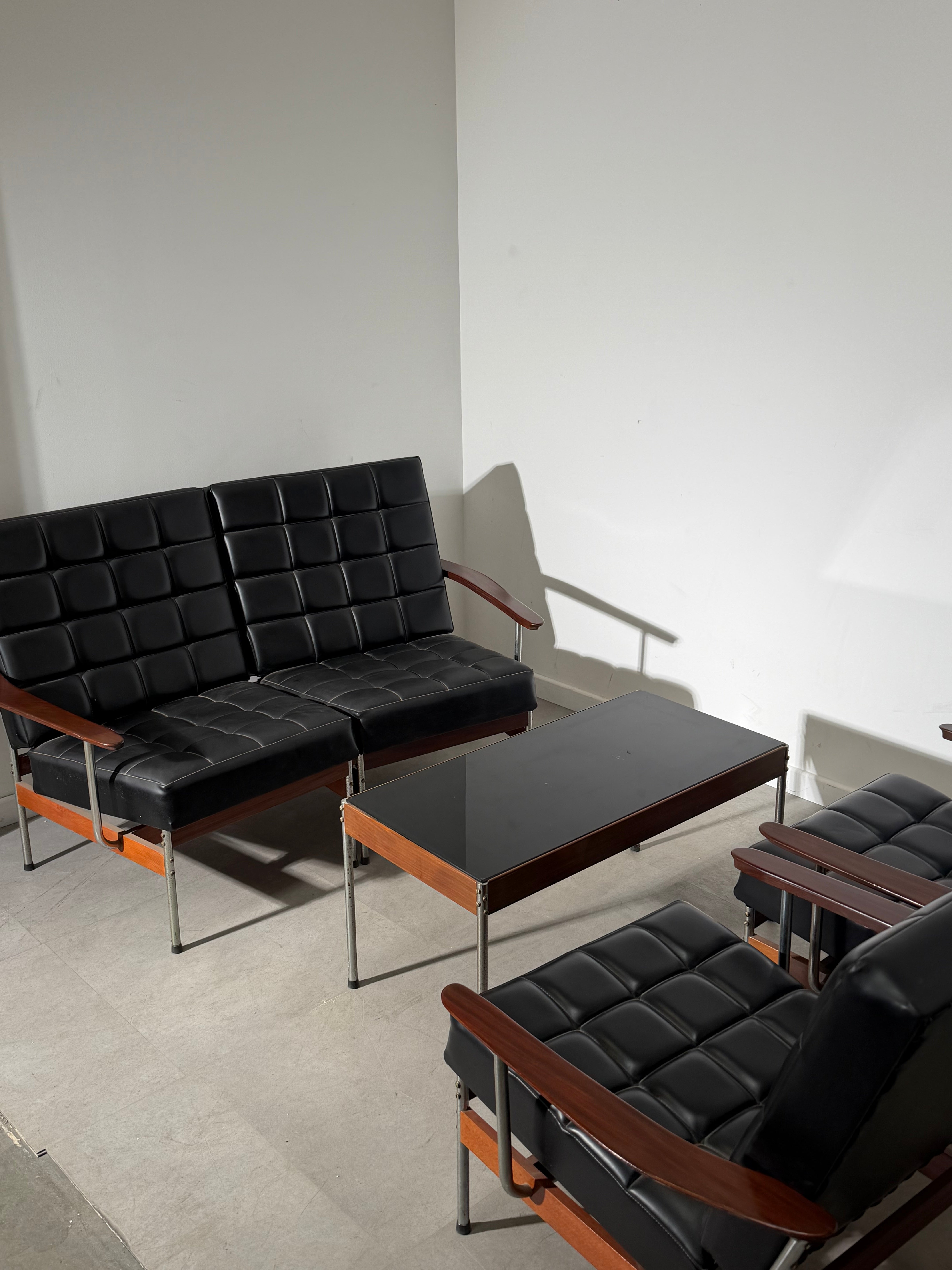 Vintage Sofa Set 2 + 1 + 1 + Coffee Table