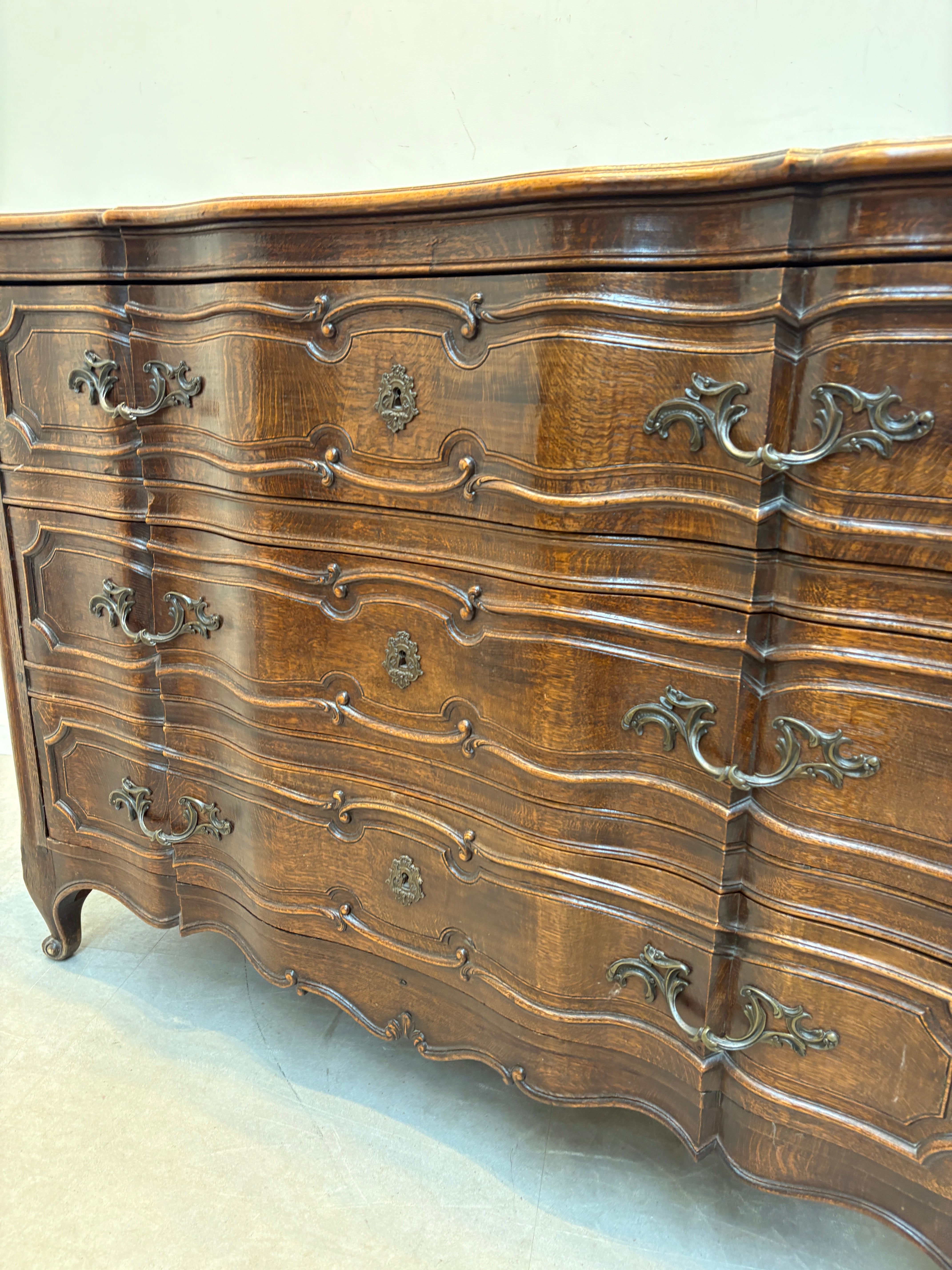 Commode ancienne à 3 tiroirs