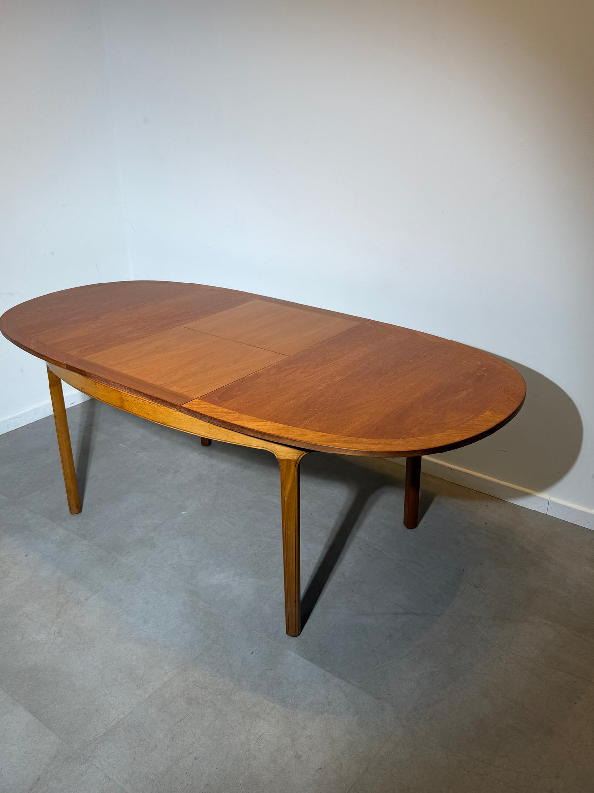Nathan Extendable Teak Dining Table – British Mid-Century Modern, 1960s