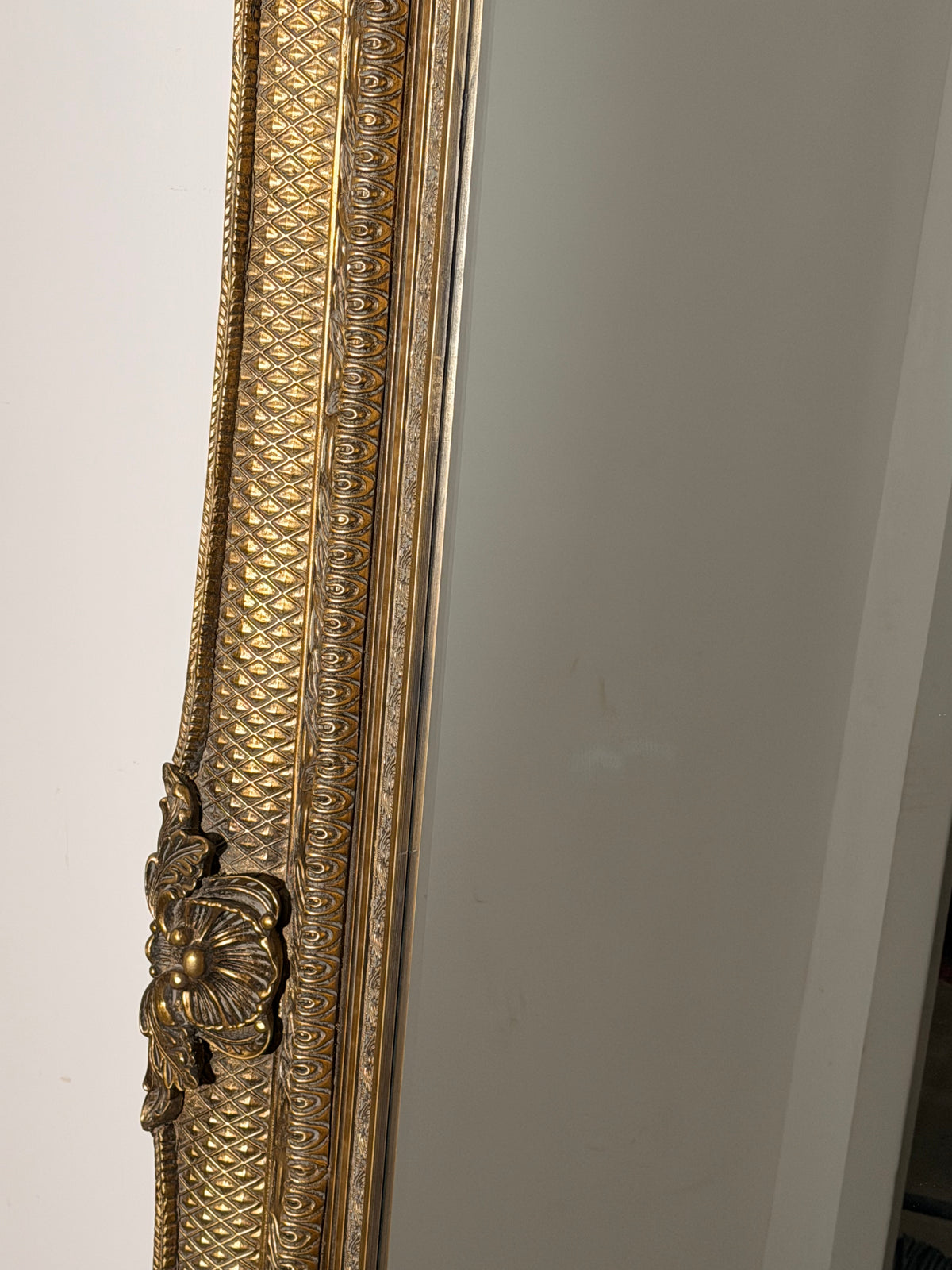 Ornate Gilt Floor Mirror – Classic Baroque Style