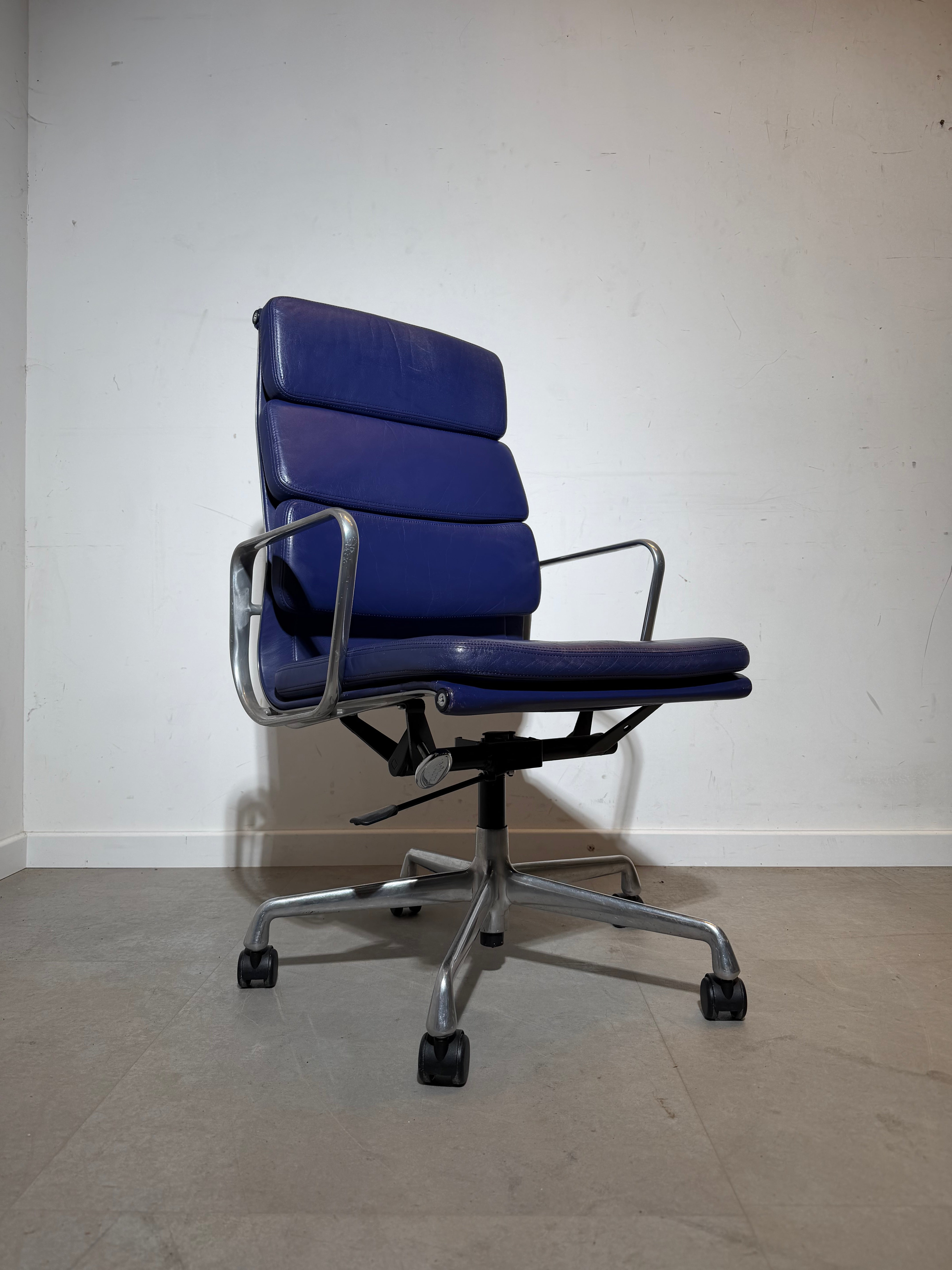 Vitra Charles &amp; Ray Eames EA 219 bureaustoel met zachte zitting