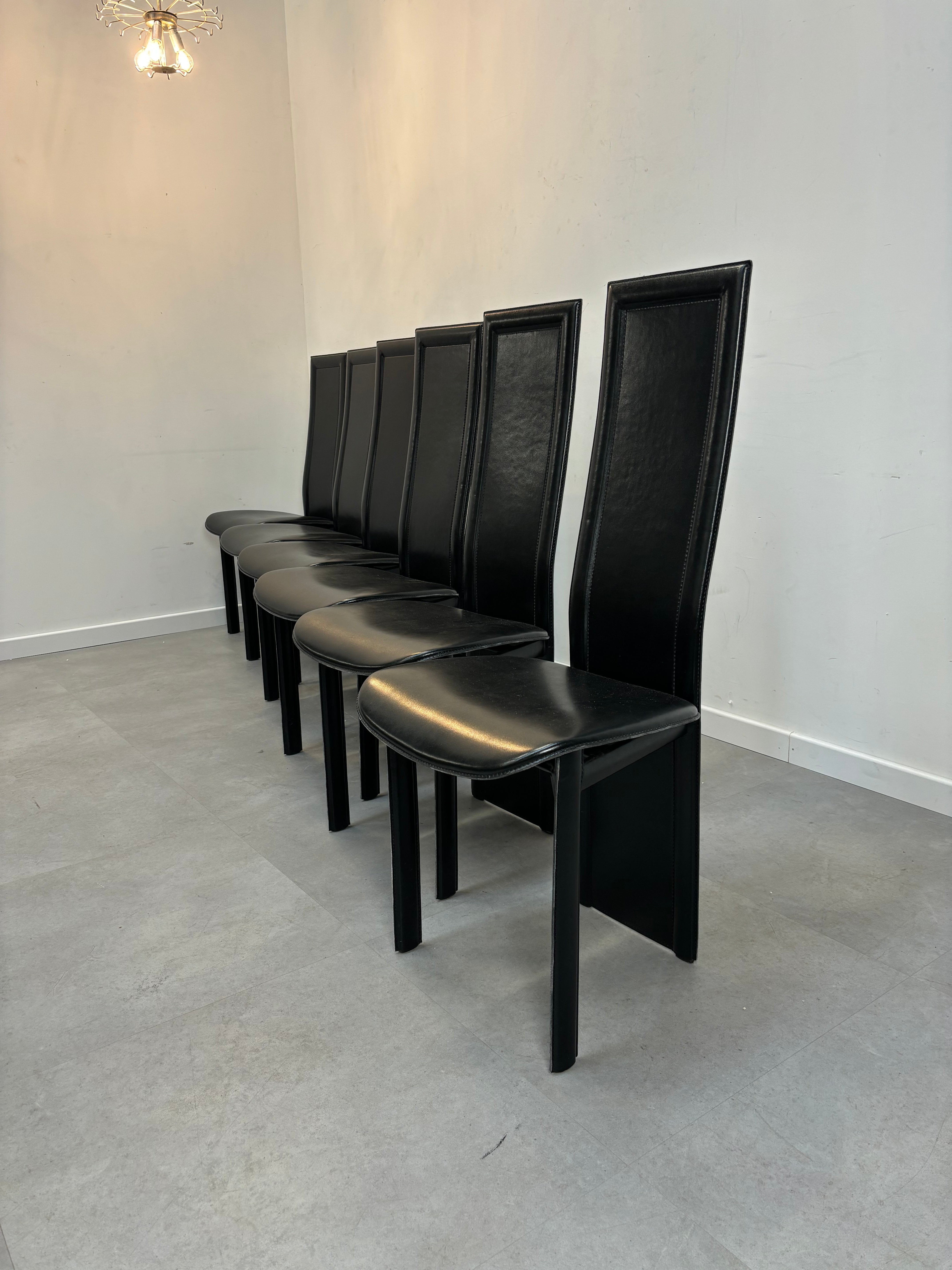 Ensemble de six chaises en cuir