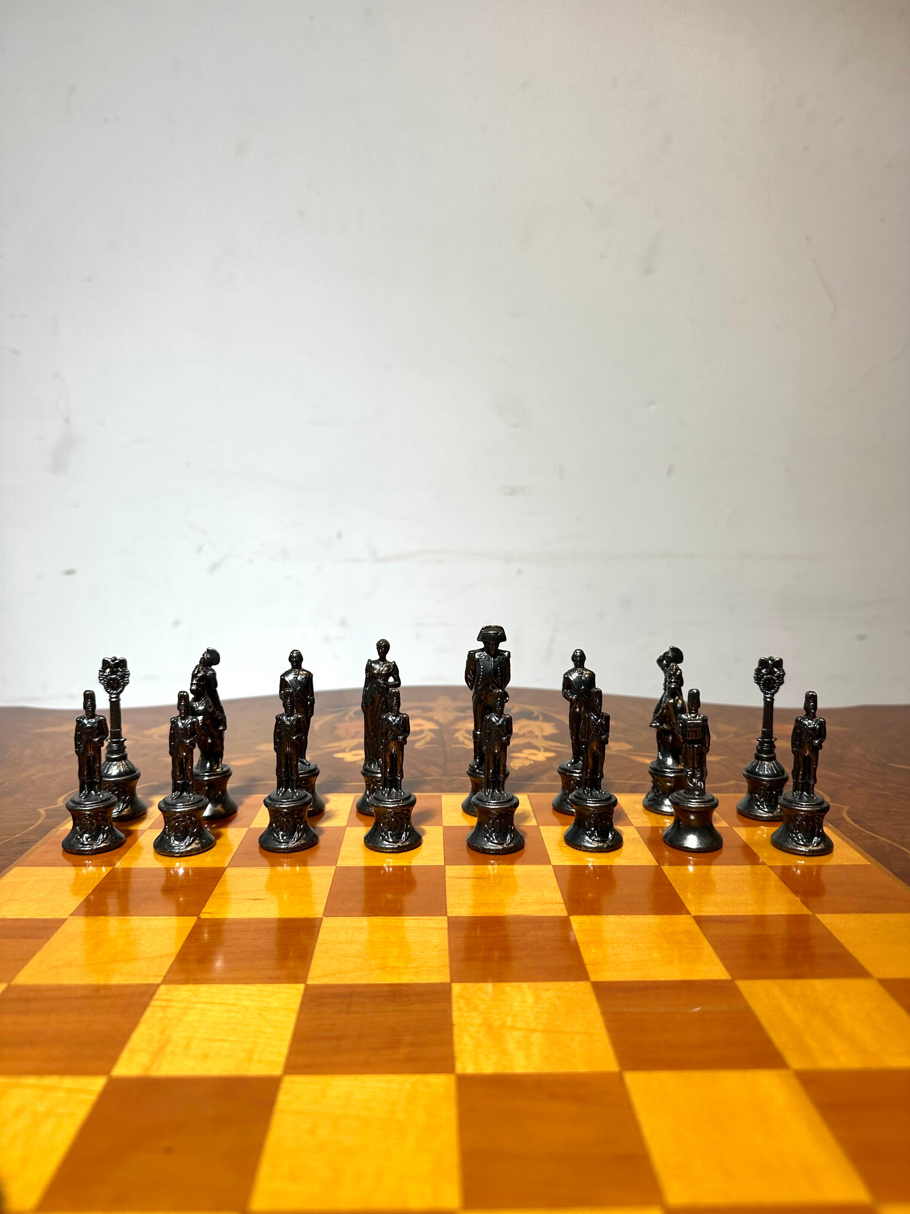 Antieke koperen schaaktafel met marqueterie