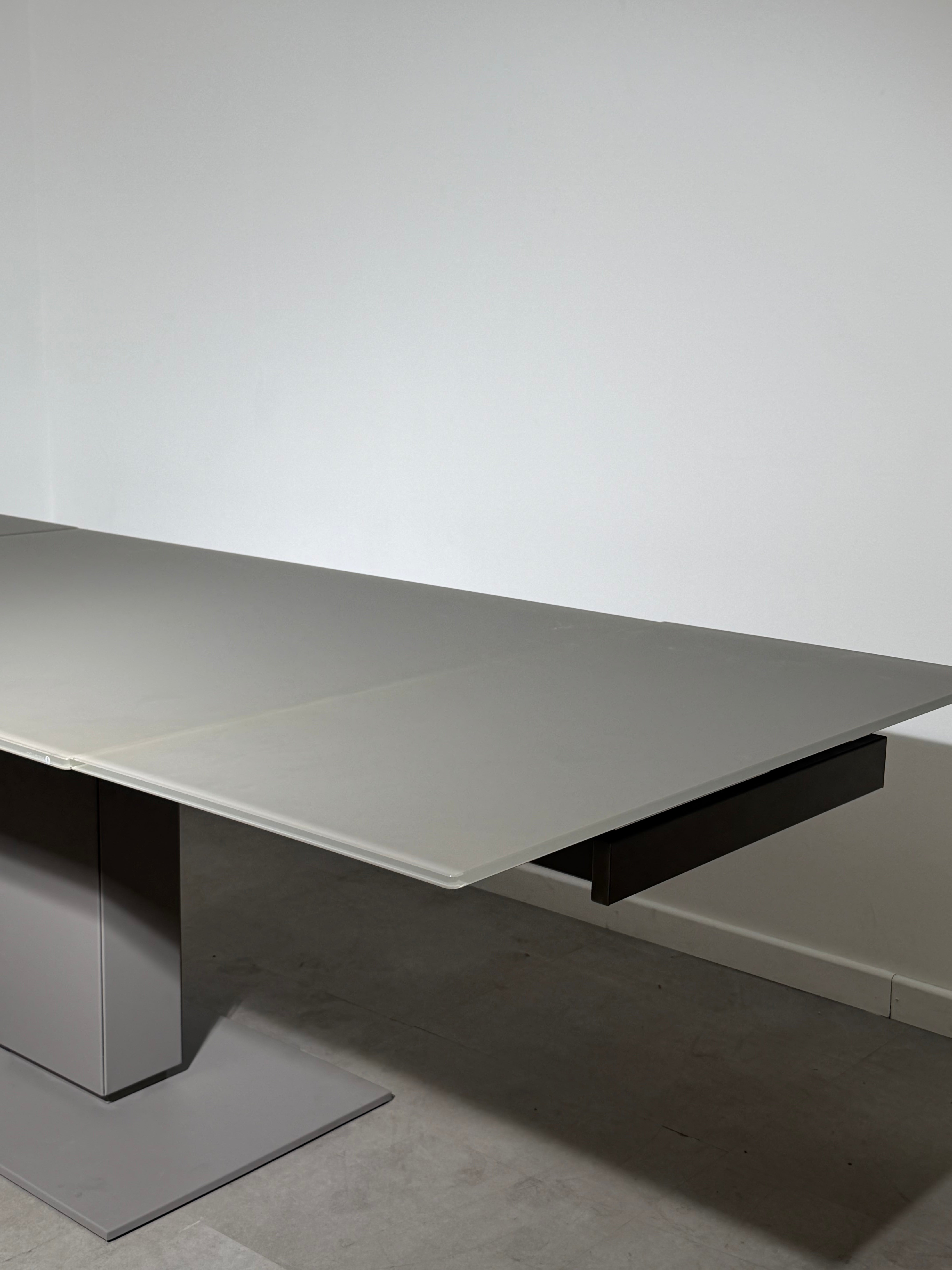 Calligaris Echo Extendable Glass Dining Table – 140–240 cm