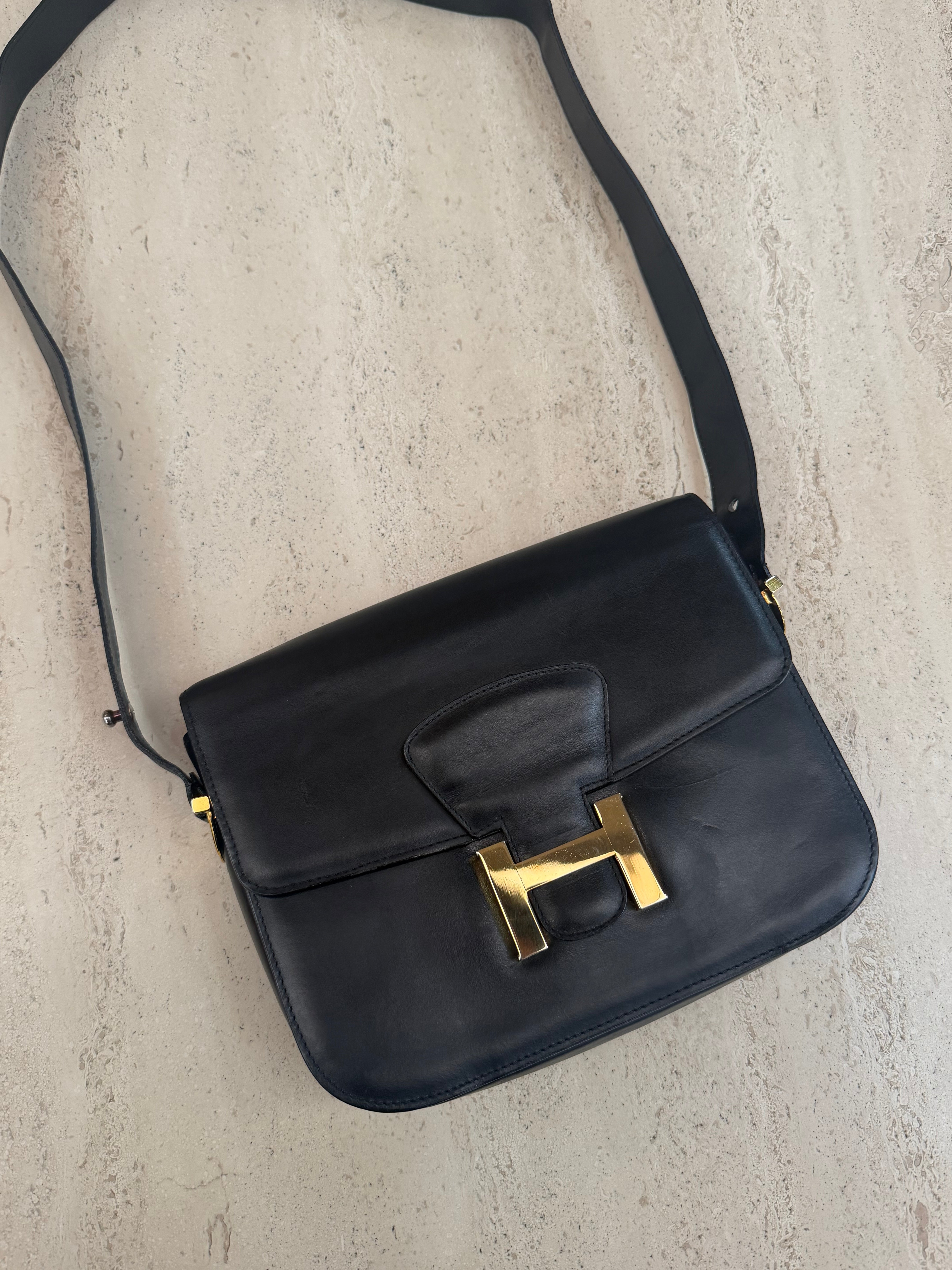 Vintage Leather Crossbody Bag Black with “H” Buckle – 25 x 20 cm
