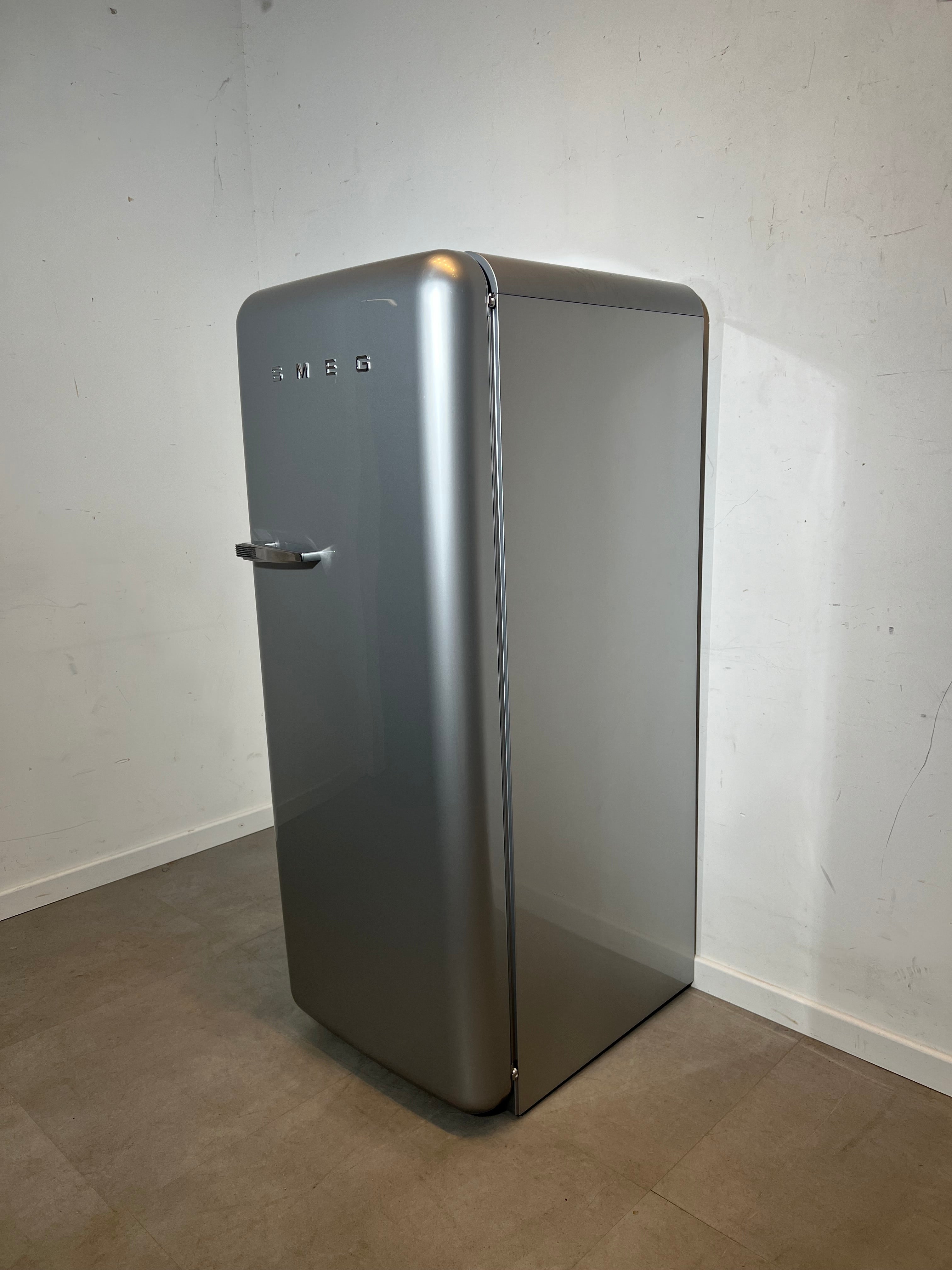 SMEG Retro Refrigerator – Silver