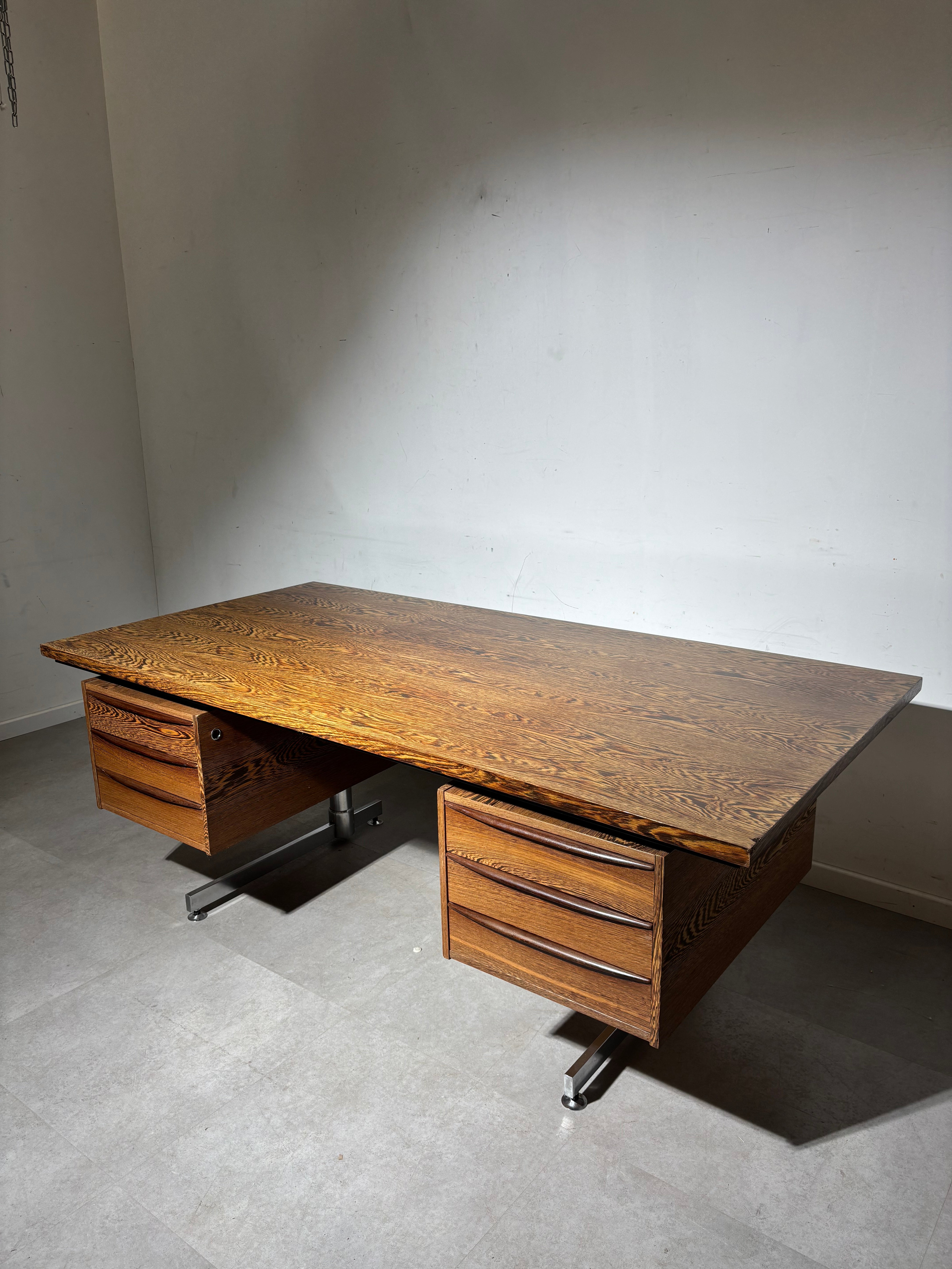 Bureau « de direction » vintage en palissandre