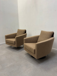 Swivel armchair by Joquer