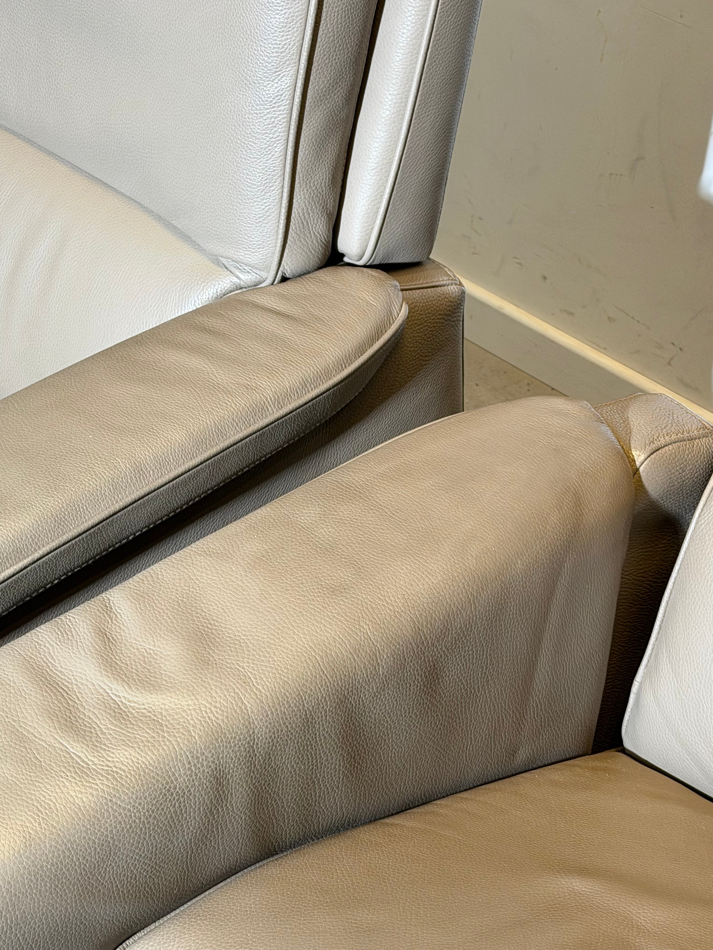 Set of 2 Electric Relax Armchairs in Taupe Leather – Adjustable Recline