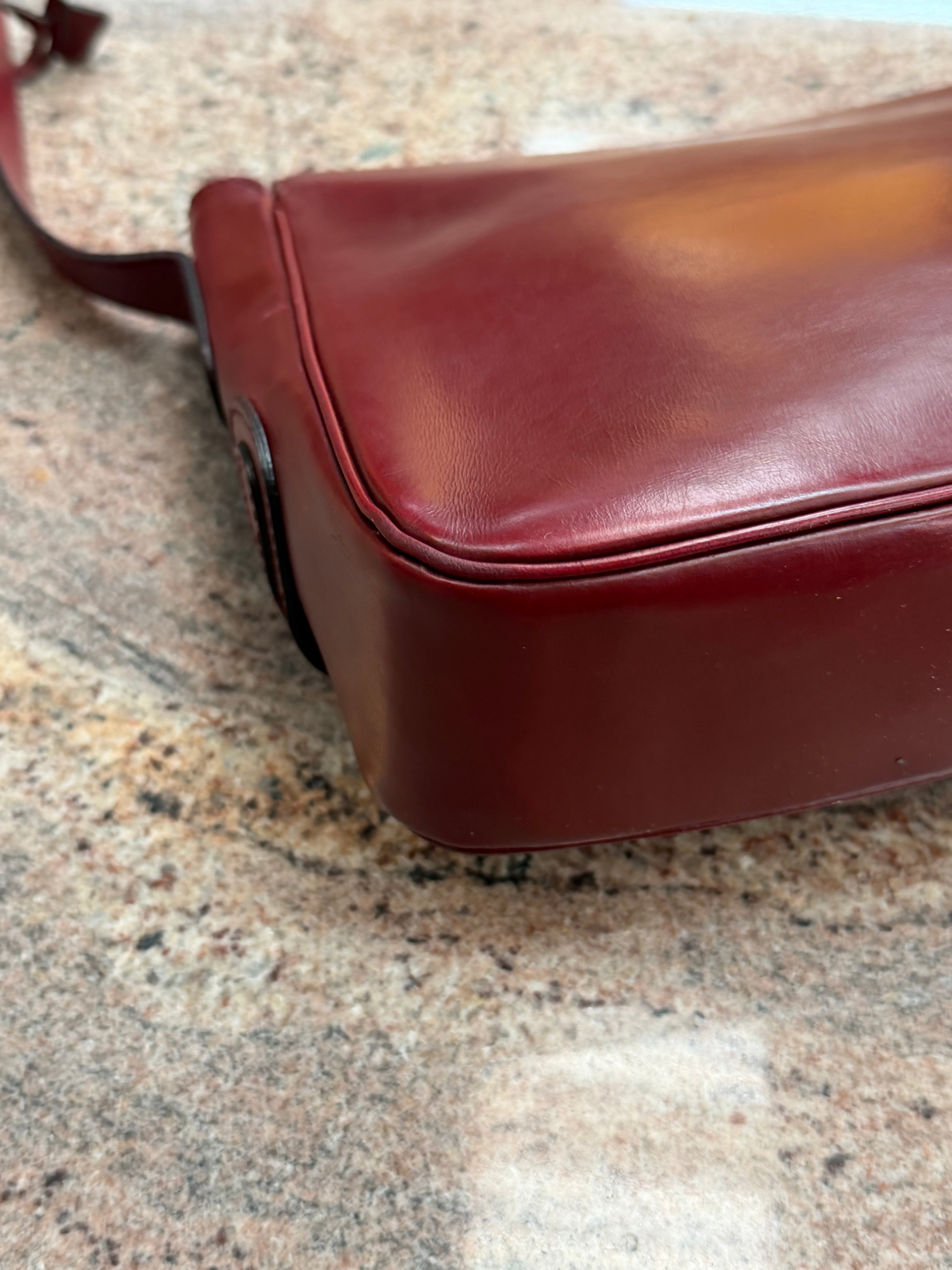 Delvaux Vintage Bourgogne Crossbody Bag – Leather – With Mirror – 27 x 20 cm