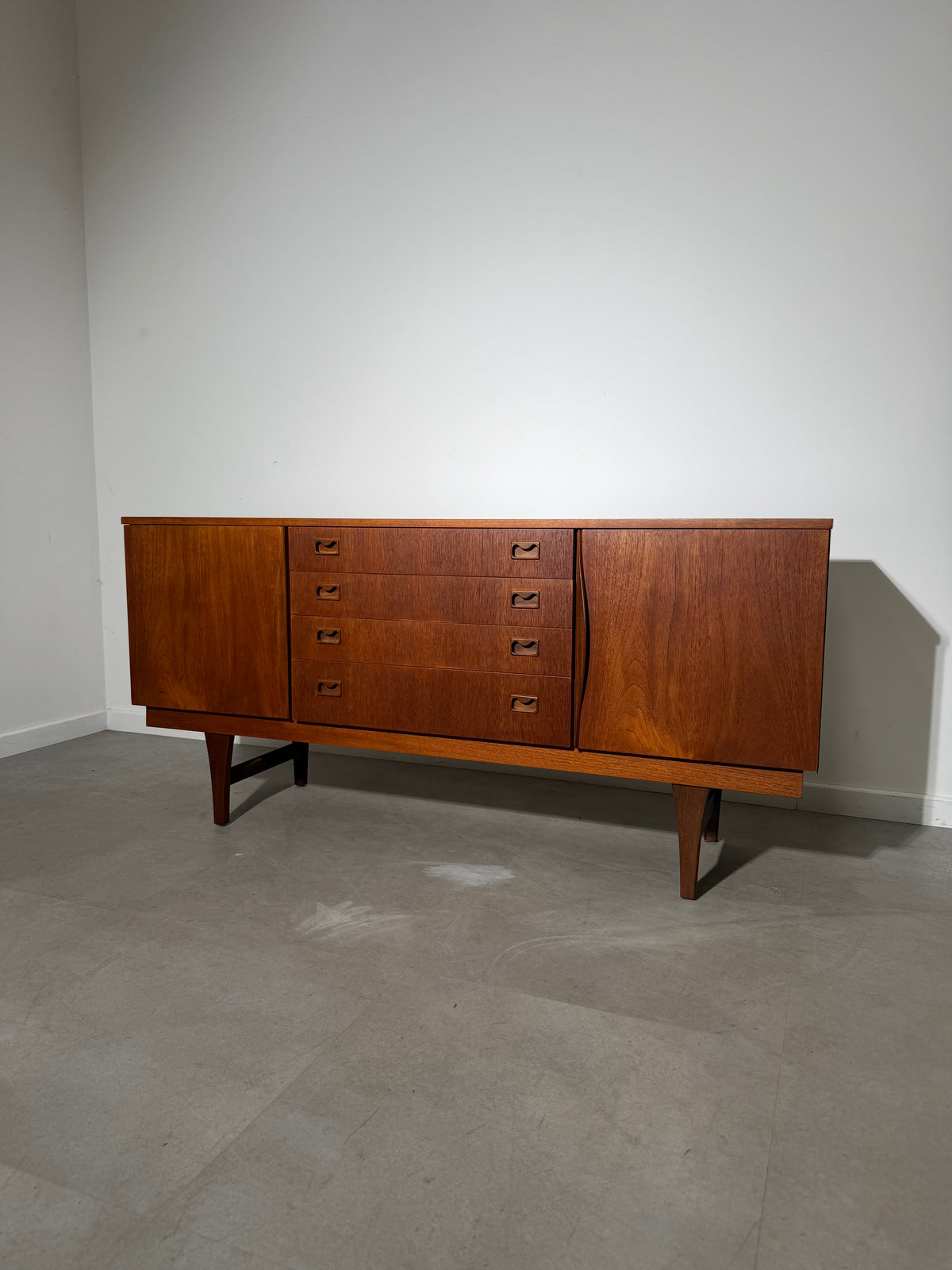 Vintage Beaver & Tapley Teak Sideboard – Mid-Century Modern