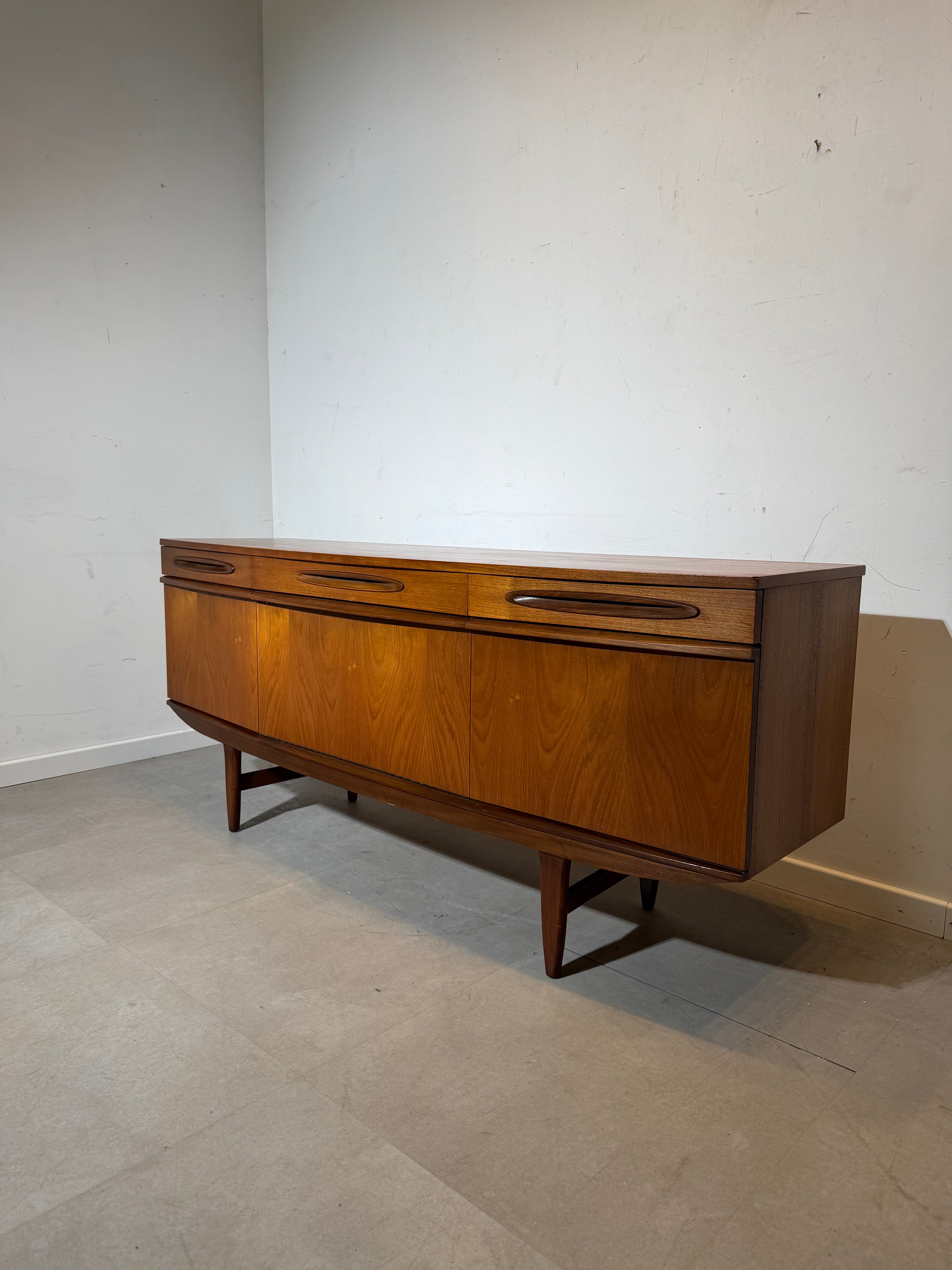 Elliotts of Newbury Teak Sideboard – Mid-Century Modern (UK, 1960s)