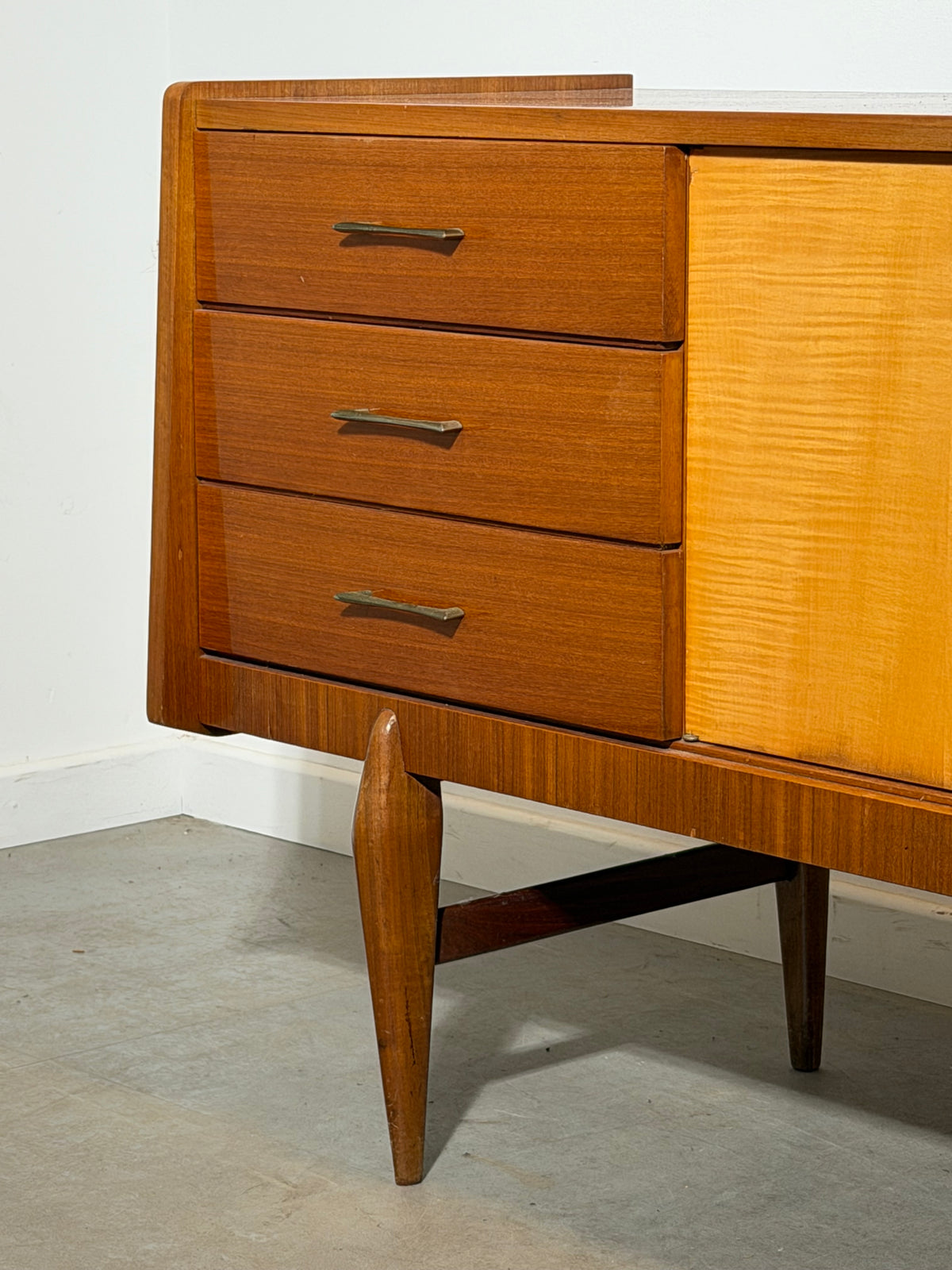 Mid-Century Modern Sideboard – 1950s/60s