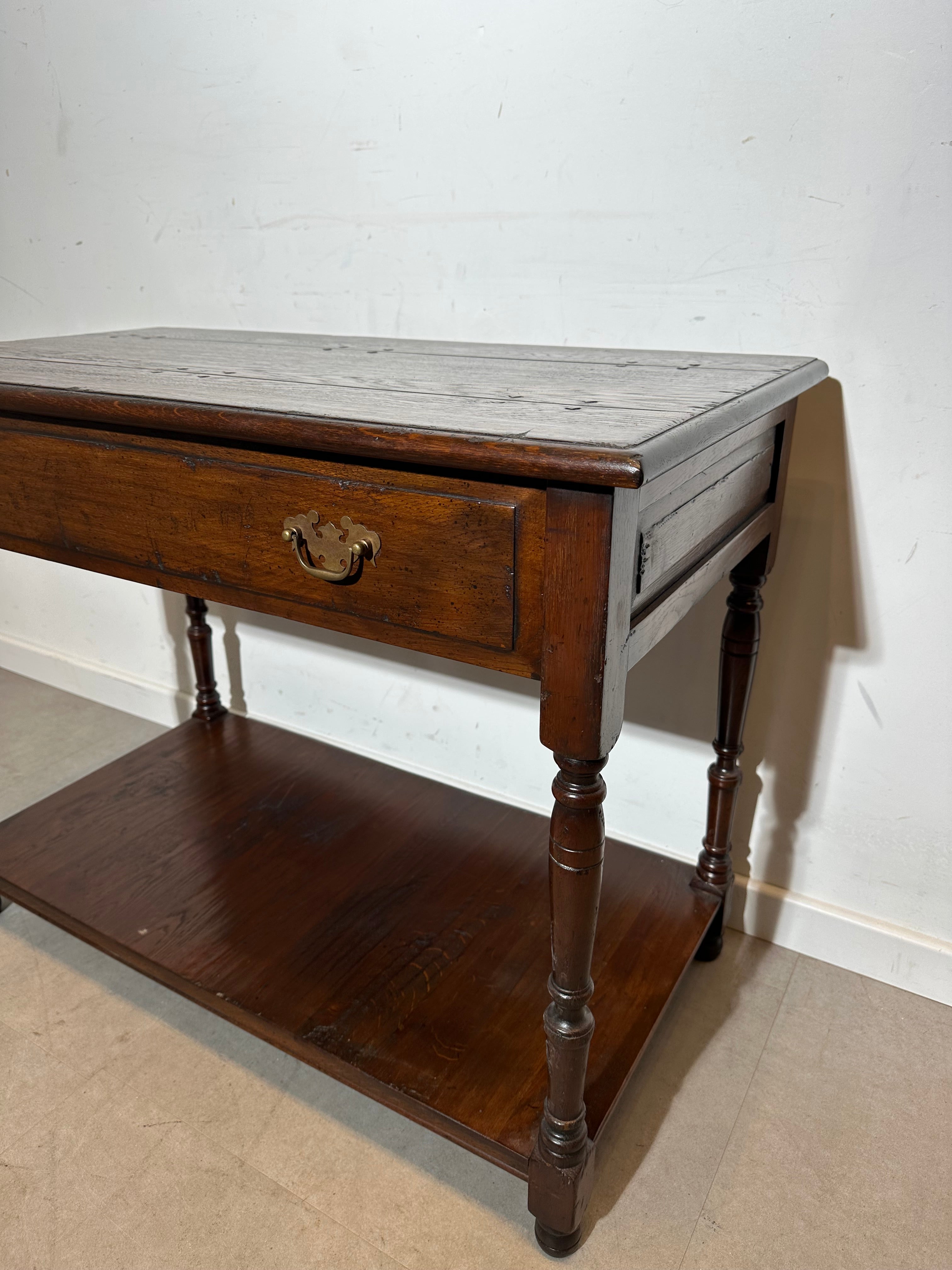 Old & New Engeland Oak Side Table