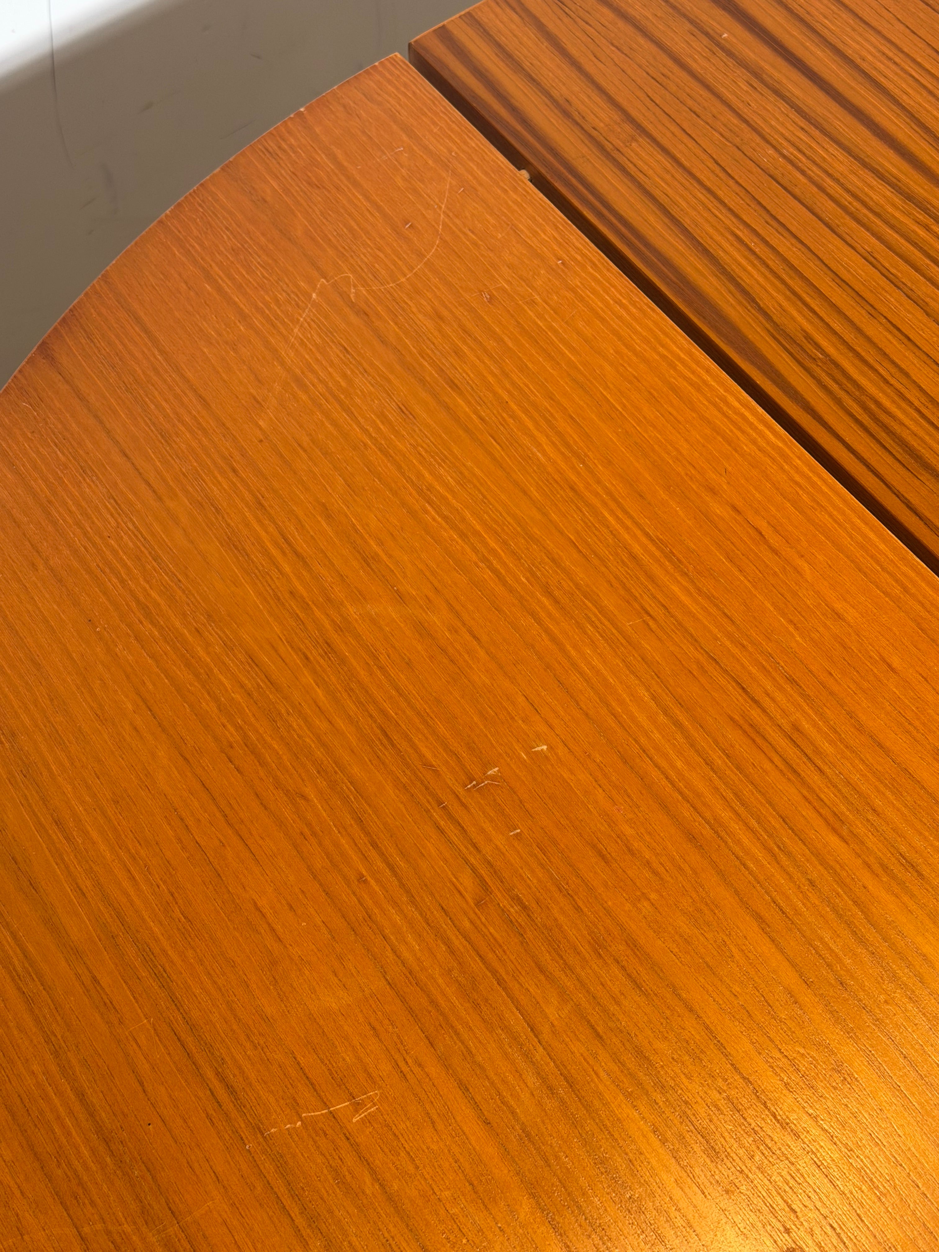 Vintage Teak Extendable Dining Table Ø110 / 155 cm | Mid Century Round Oval Dining Table