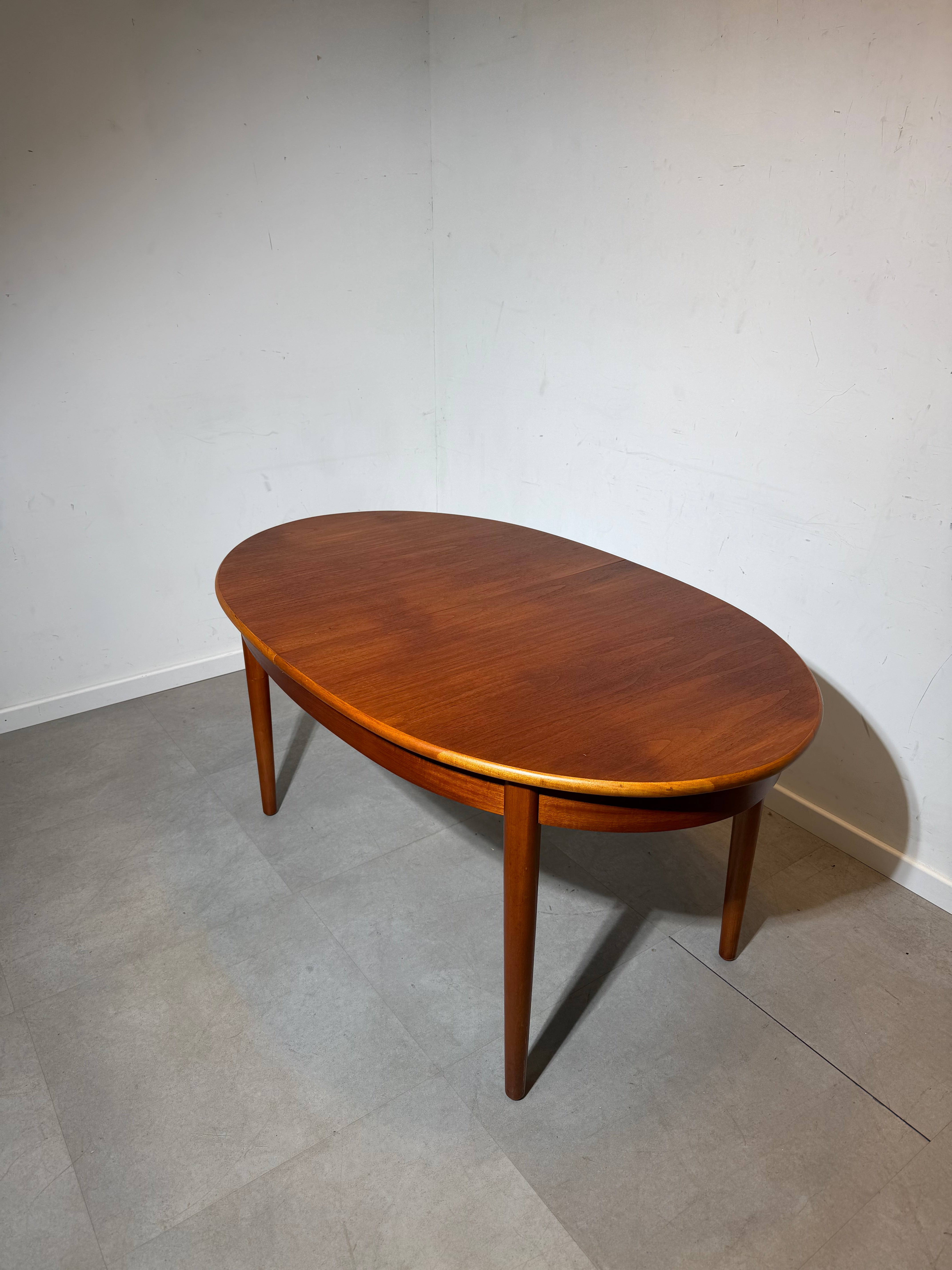 Vintage ovale uitschuifbare teakhouten eettafel – Mid-Century Modern
