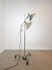 Hanovia Sollux H8 Medical Heat Lamp – Vintage Industrial Therapy Floor Lamp – England – 160 cm