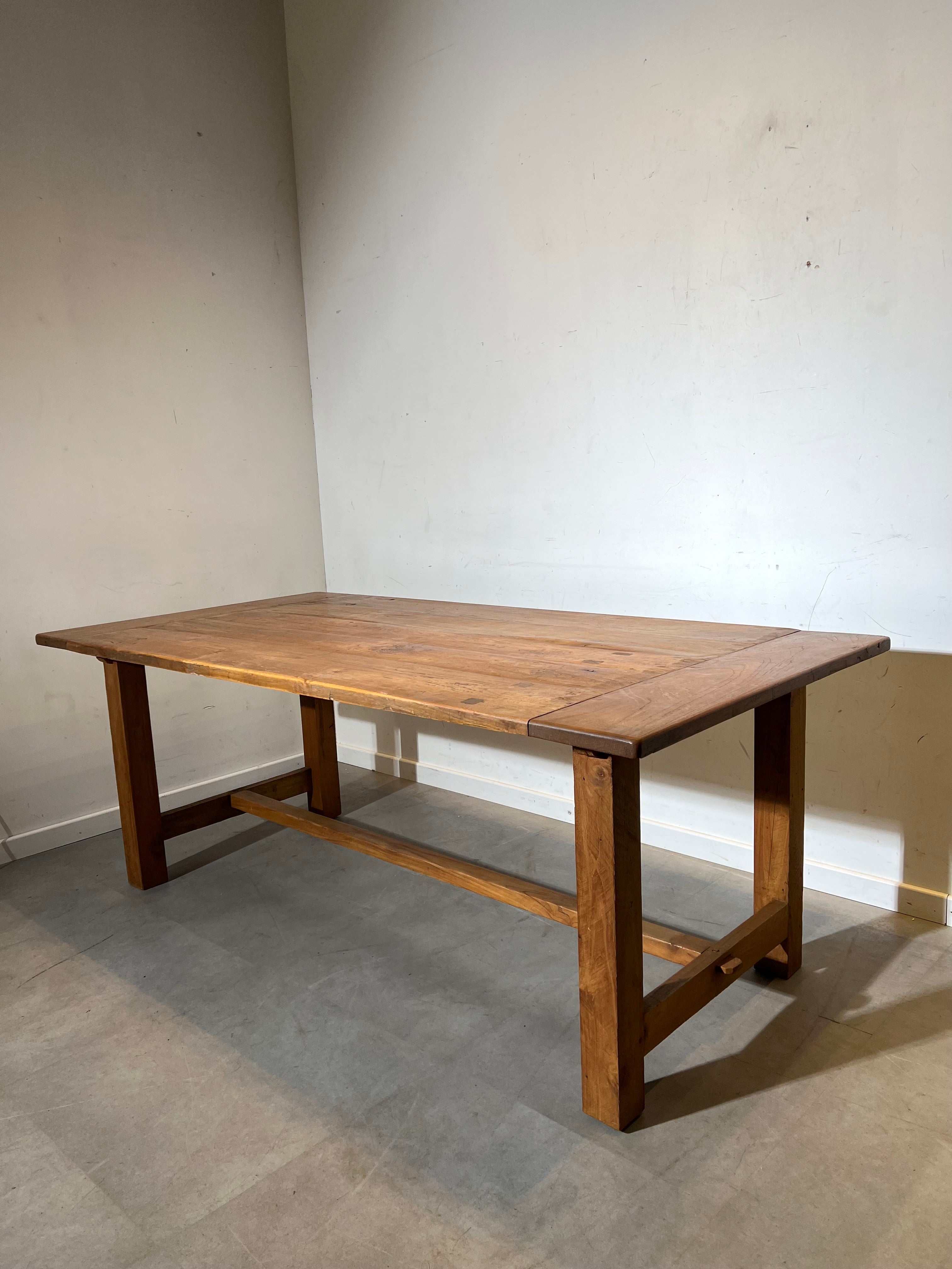 Table opium SIXTINE en teck recyclé 120x120cm Table opium SIXTINE en teck recyclé 120x120cm