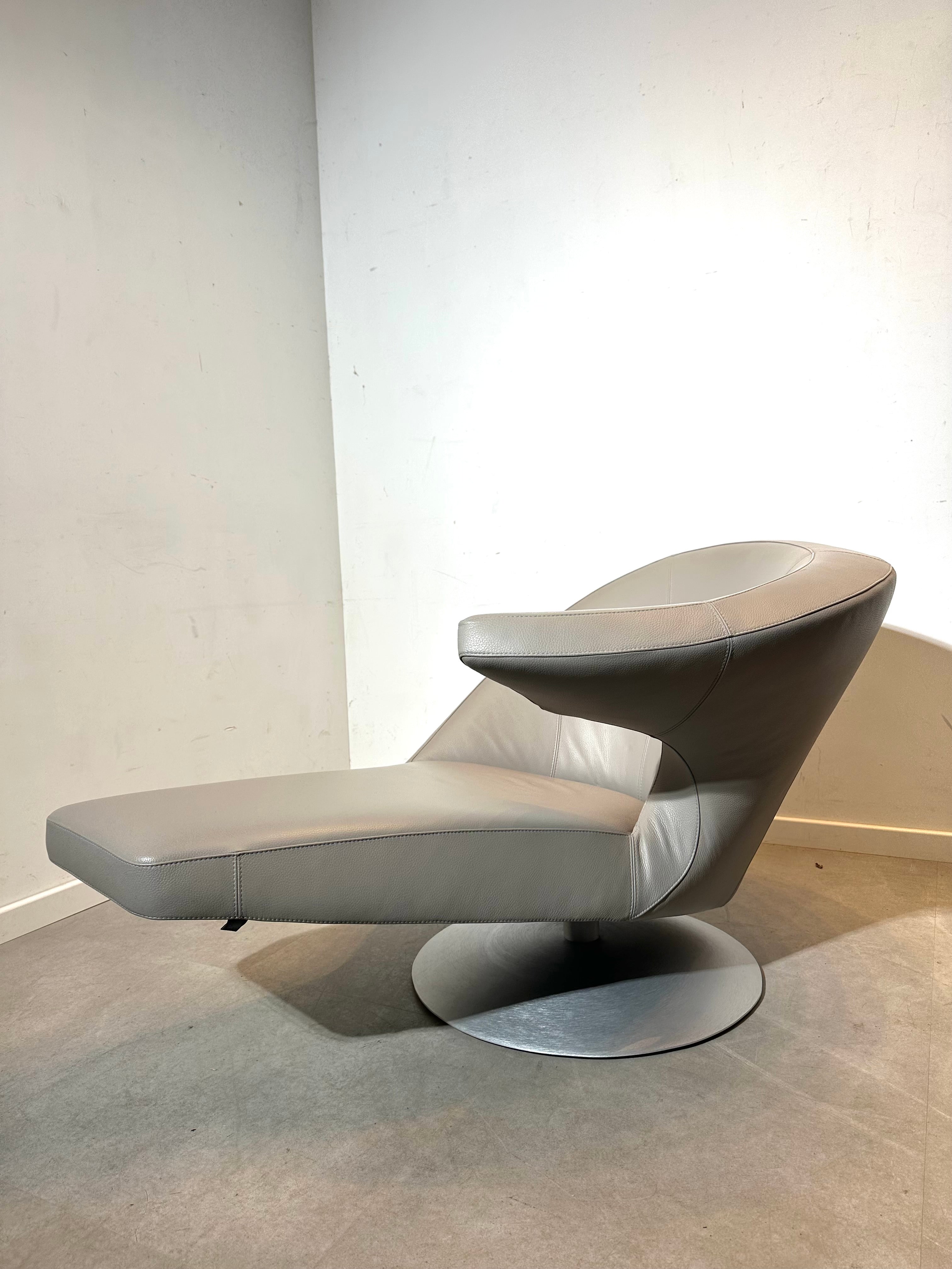 Leolux Parabolica lounge chair