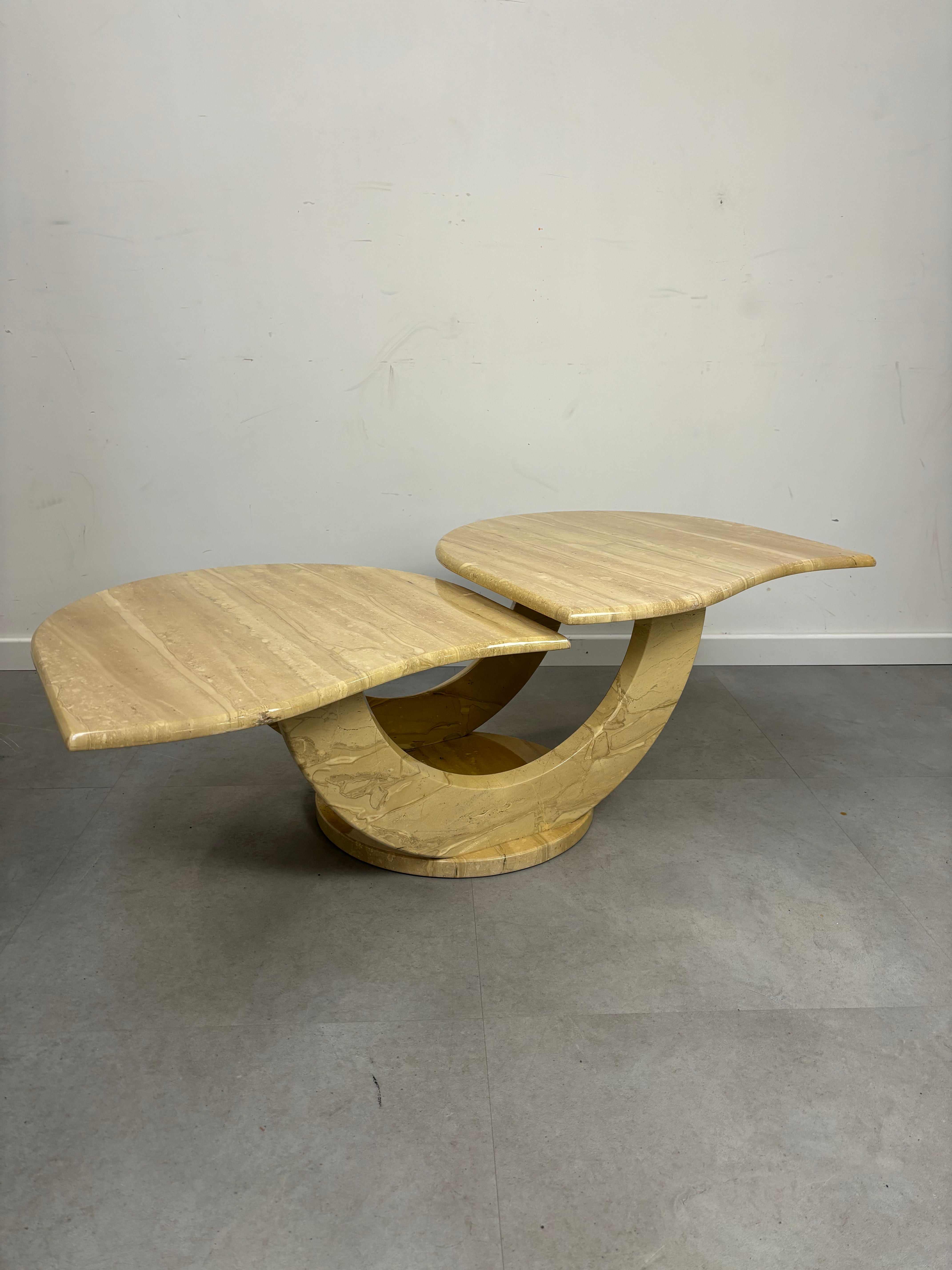 table basse à deux niveaux en travertin