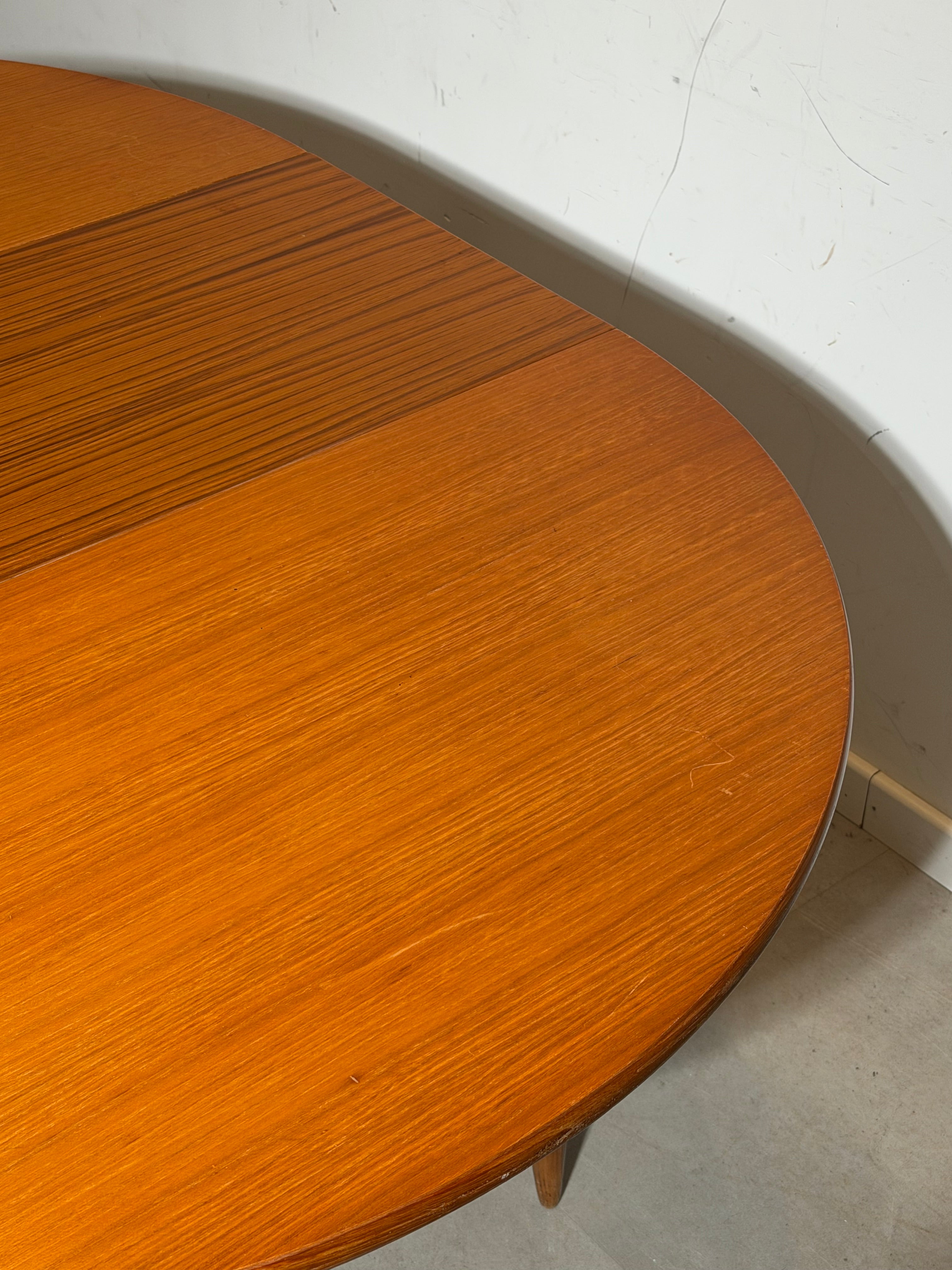 Vintage Teak Extendable Dining Table Ø110 / 155 cm | Mid Century Round Oval Dining Table