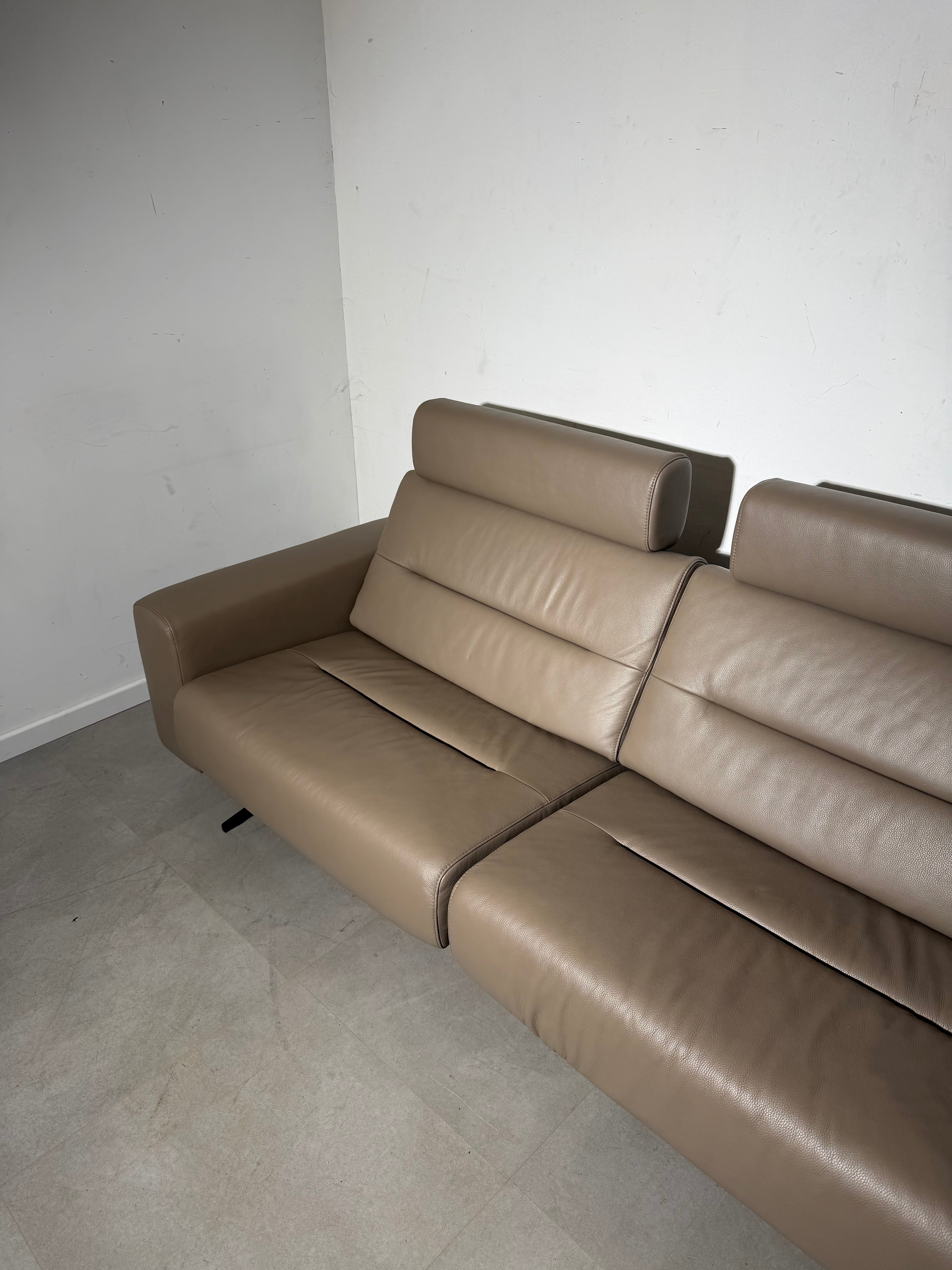 Stressless Stella 2,5-zitsbank – Taupekleurig leer