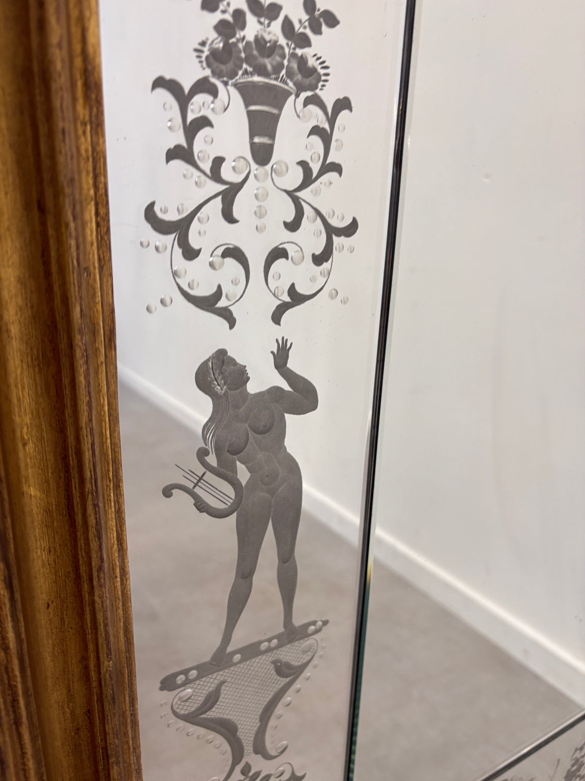 Large Venetian Rococo Giltwood Mirror with Etched Glass