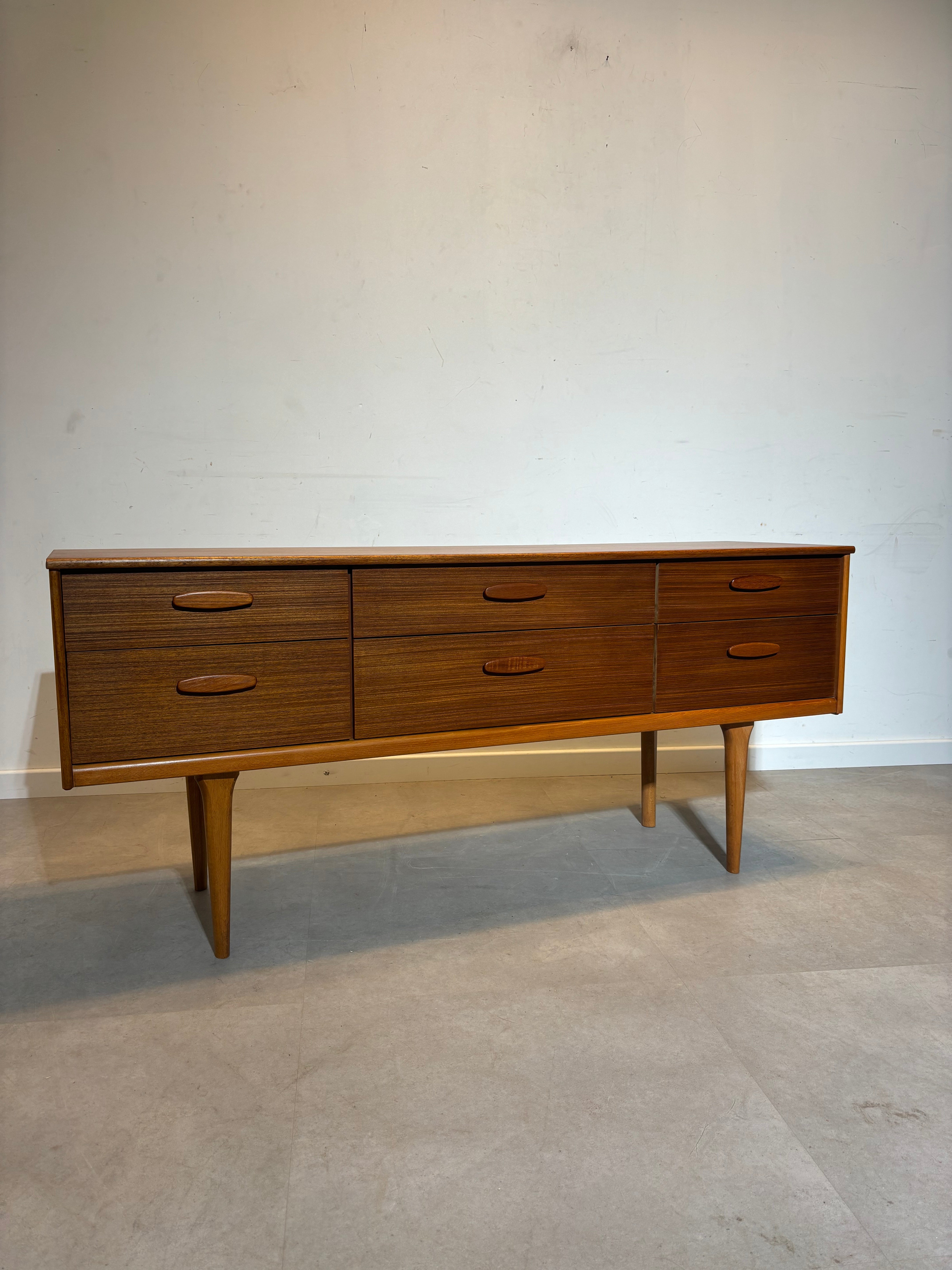 Vintage teak sideboard with 6 drawers “Jentique”