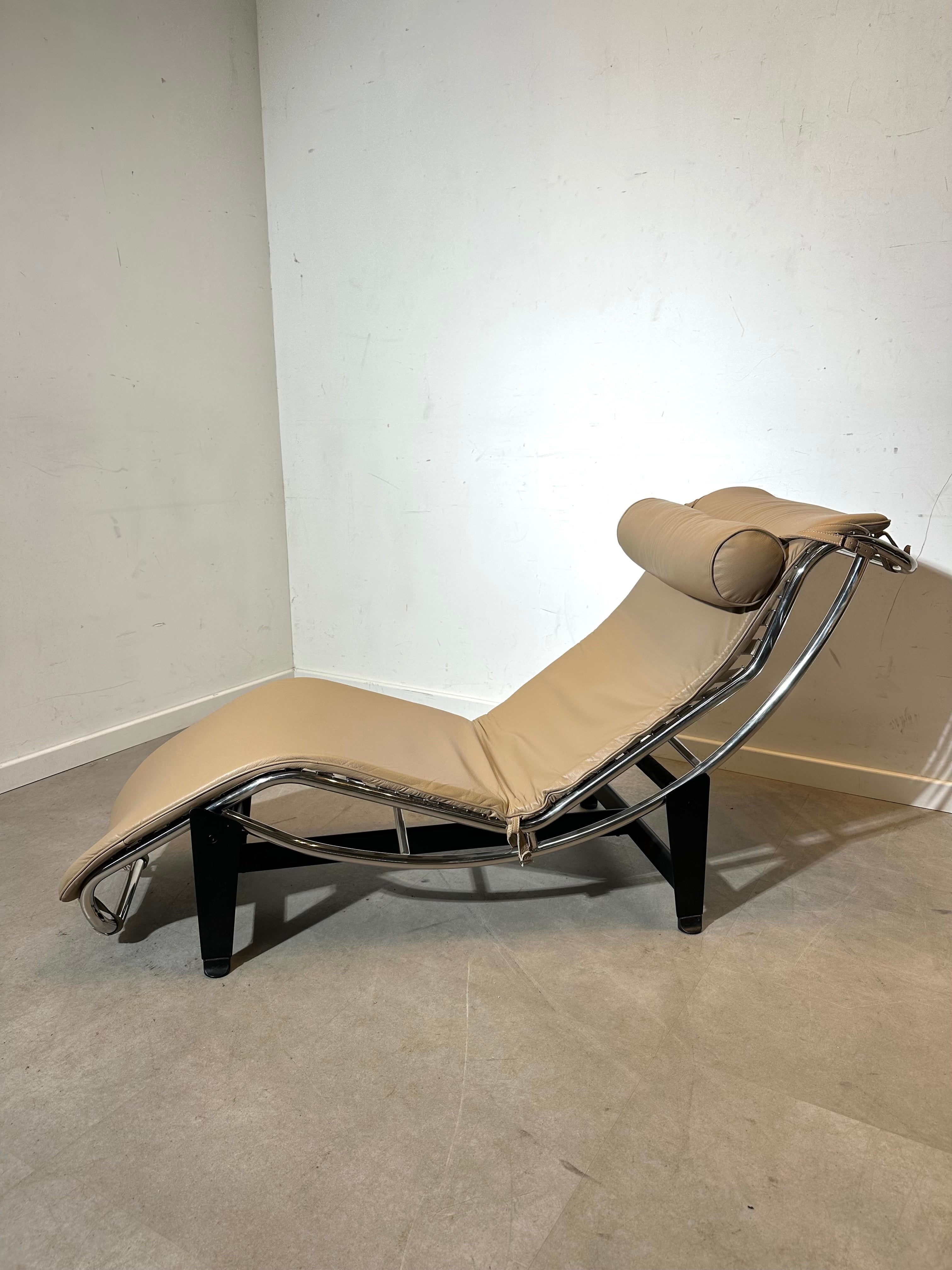 LC4 chaise longue – Le Corbusier design – light brown – replica