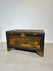 Coffre ancien oriental en bois