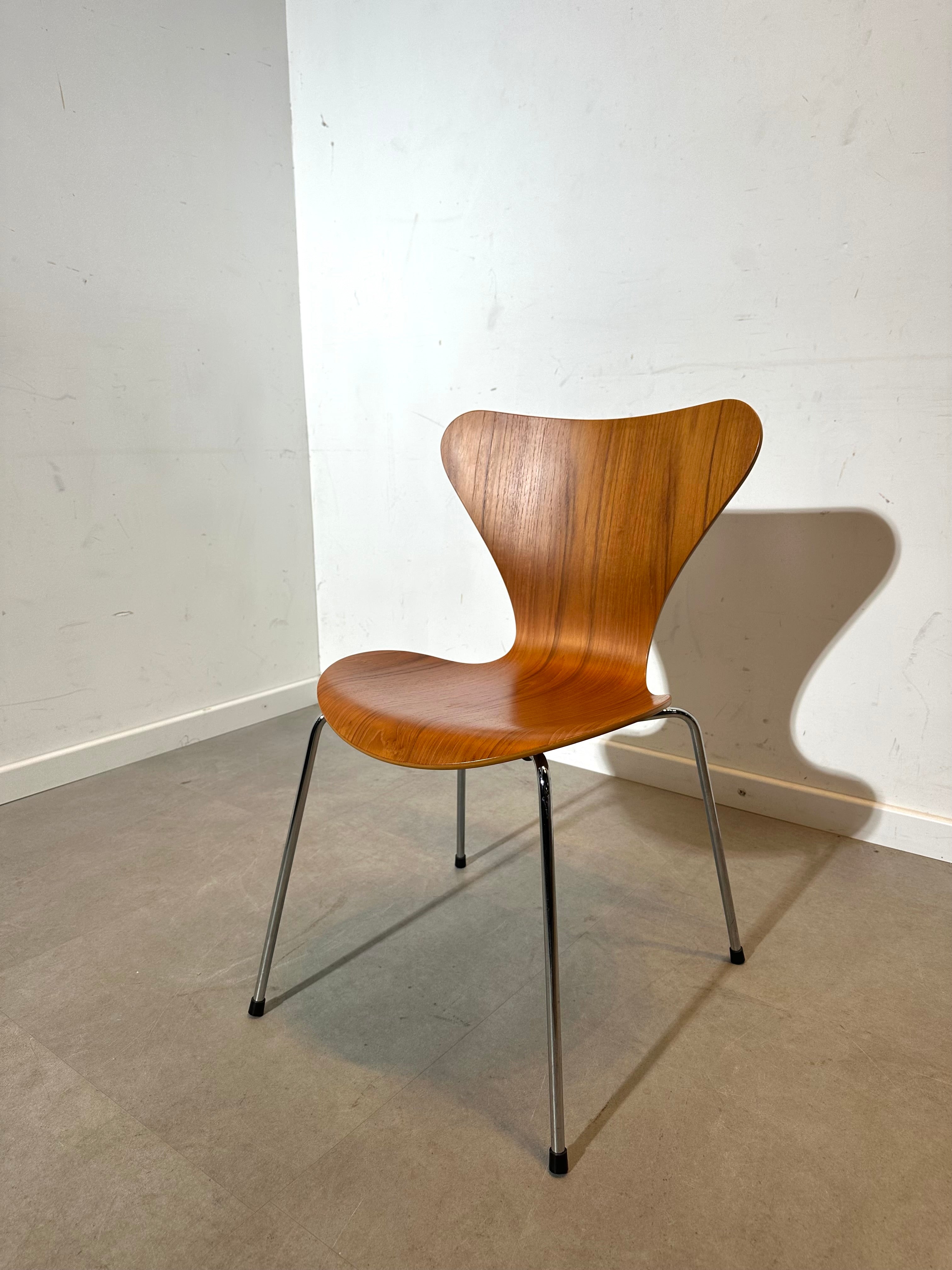 Fritz Hansen Series 7 Chairs – Set of 6 (1993 Edition) – Teak Veneer