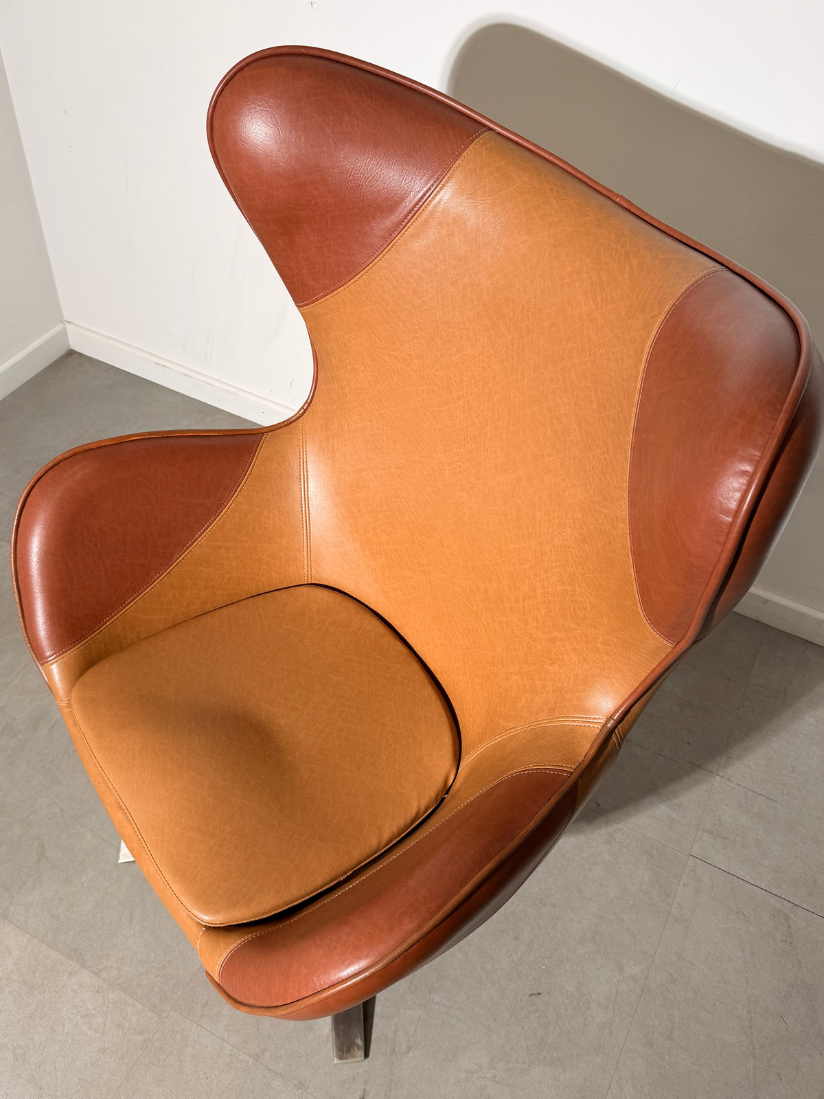 Vintage Egg Chair – Two-Tone Cognac Faux Leather
