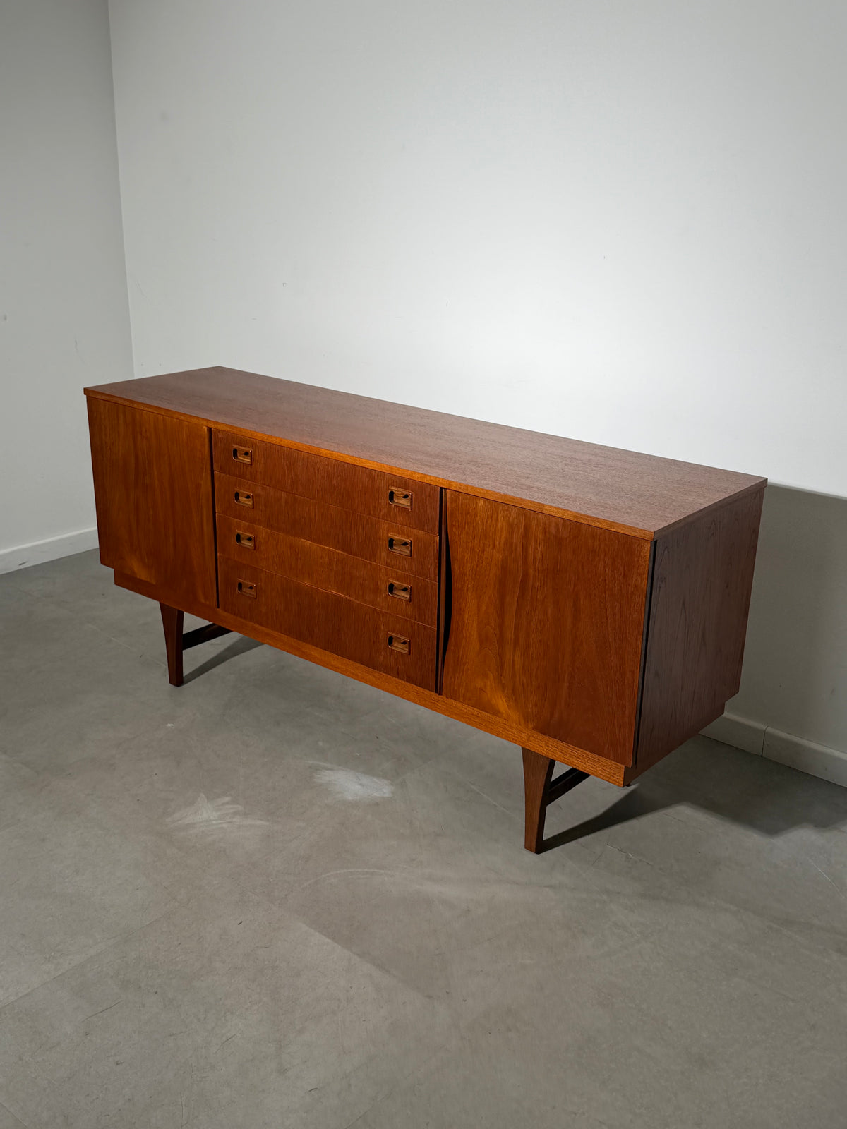 Vintage Beaver & Tapley Teak Sideboard – Mid-Century Modern