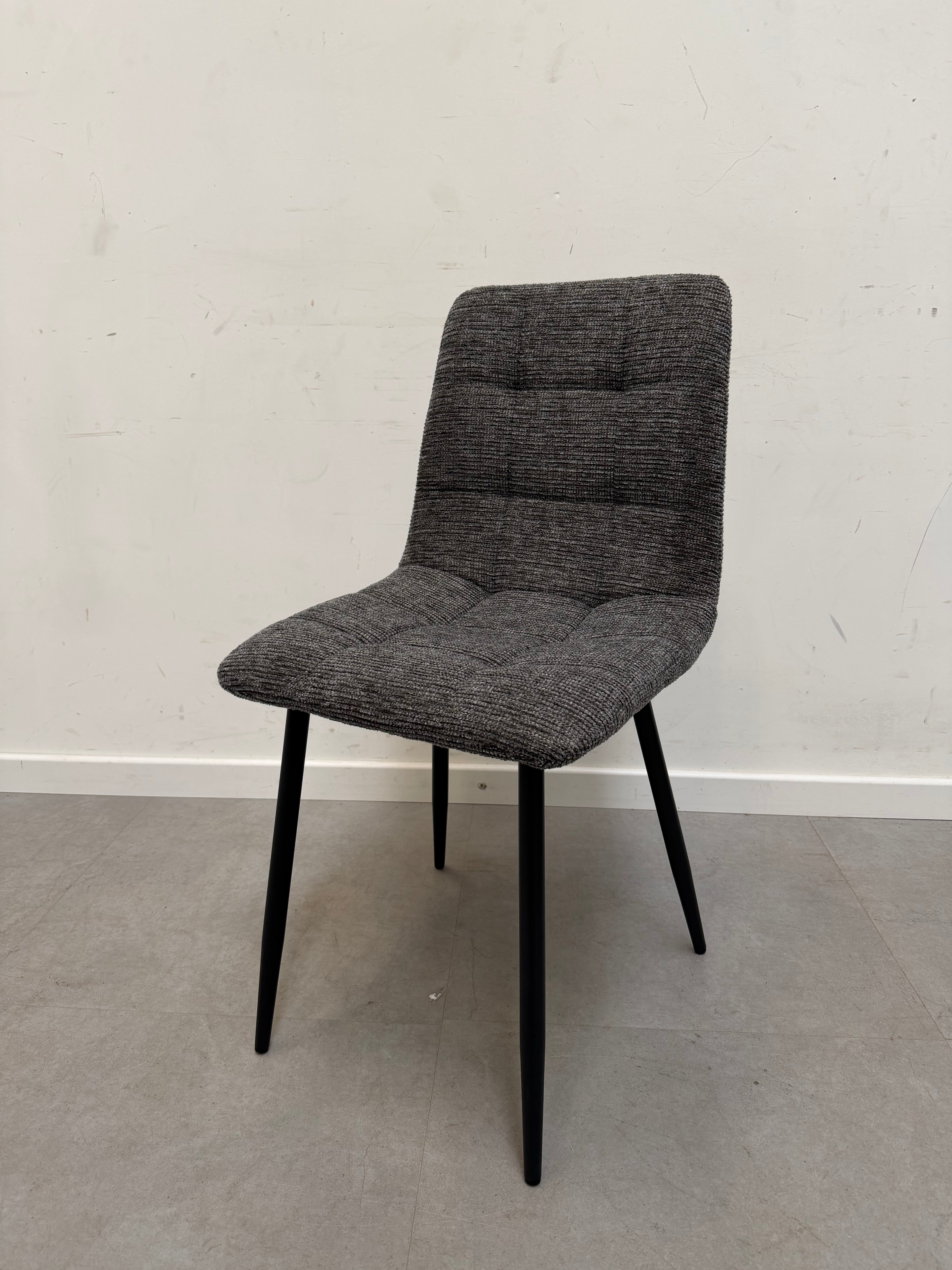Chaise de salle à manger moderne rembourrée – Fin de stock