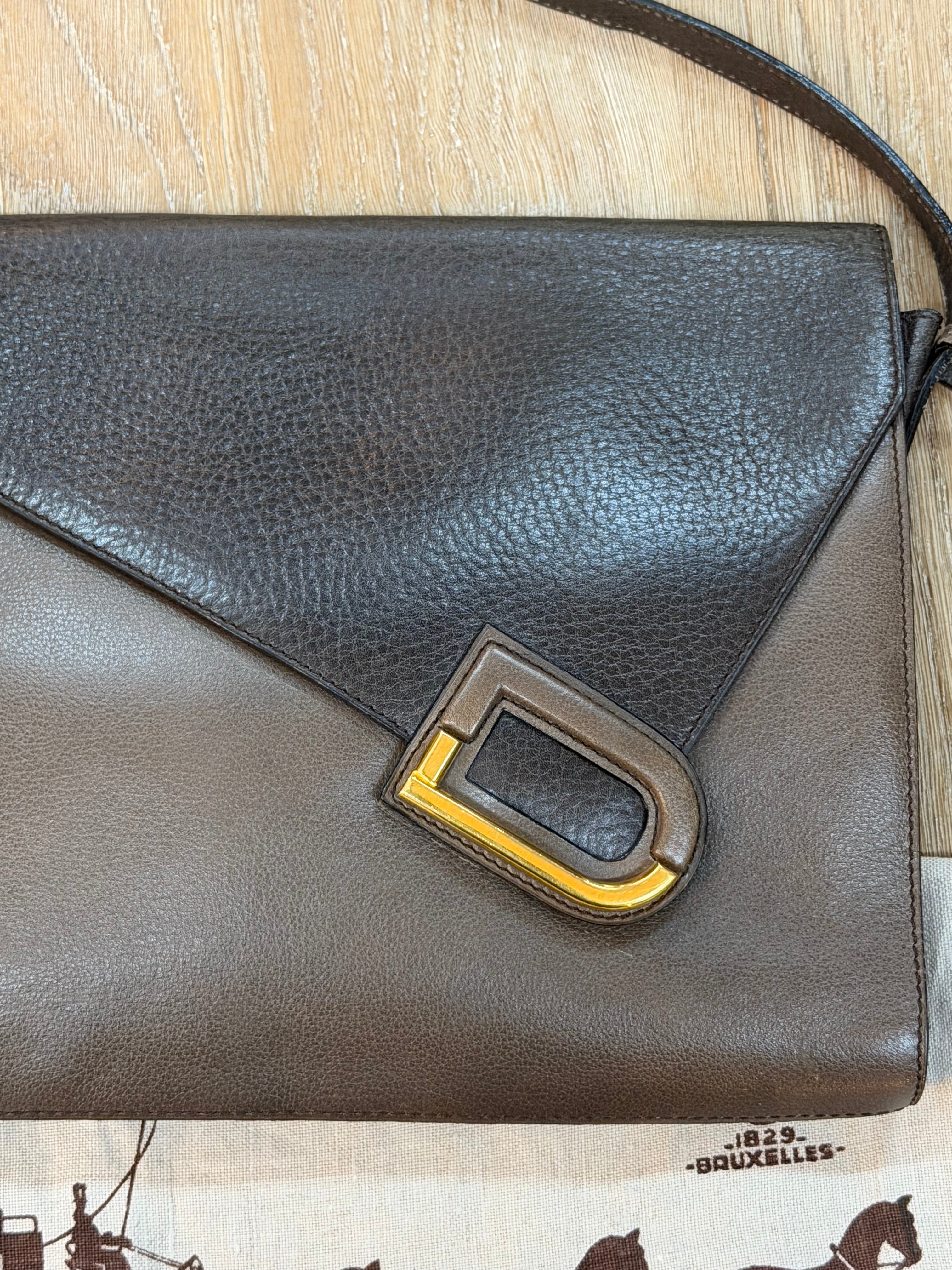 Delvaux “Roméo” Crossbody Bag – Two-Tone Brown Leather – 26 x 22 cm