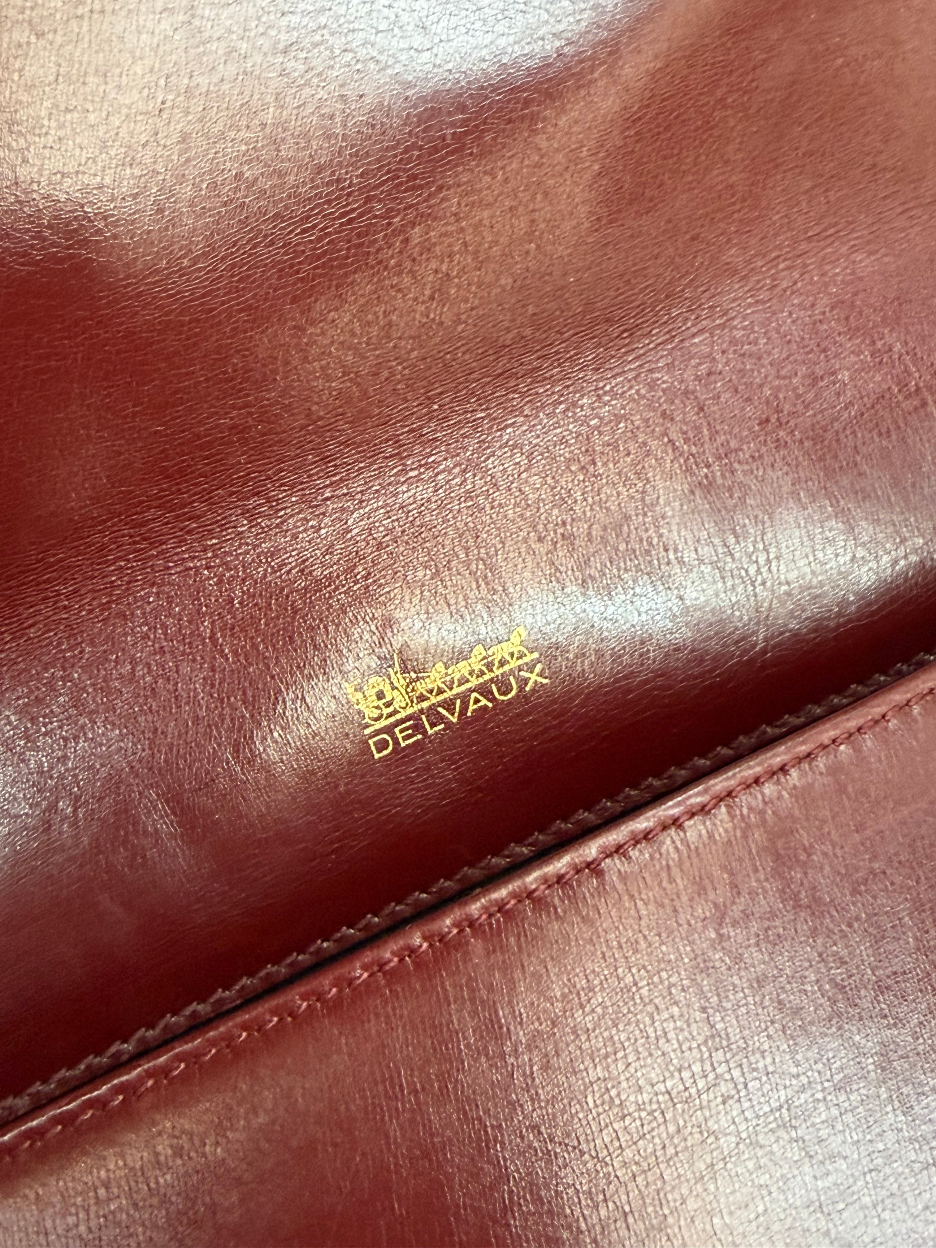 Delvaux Vintage Bourgogne Crossbody Bag – Leather – With Mirror – 27 x 20 cm